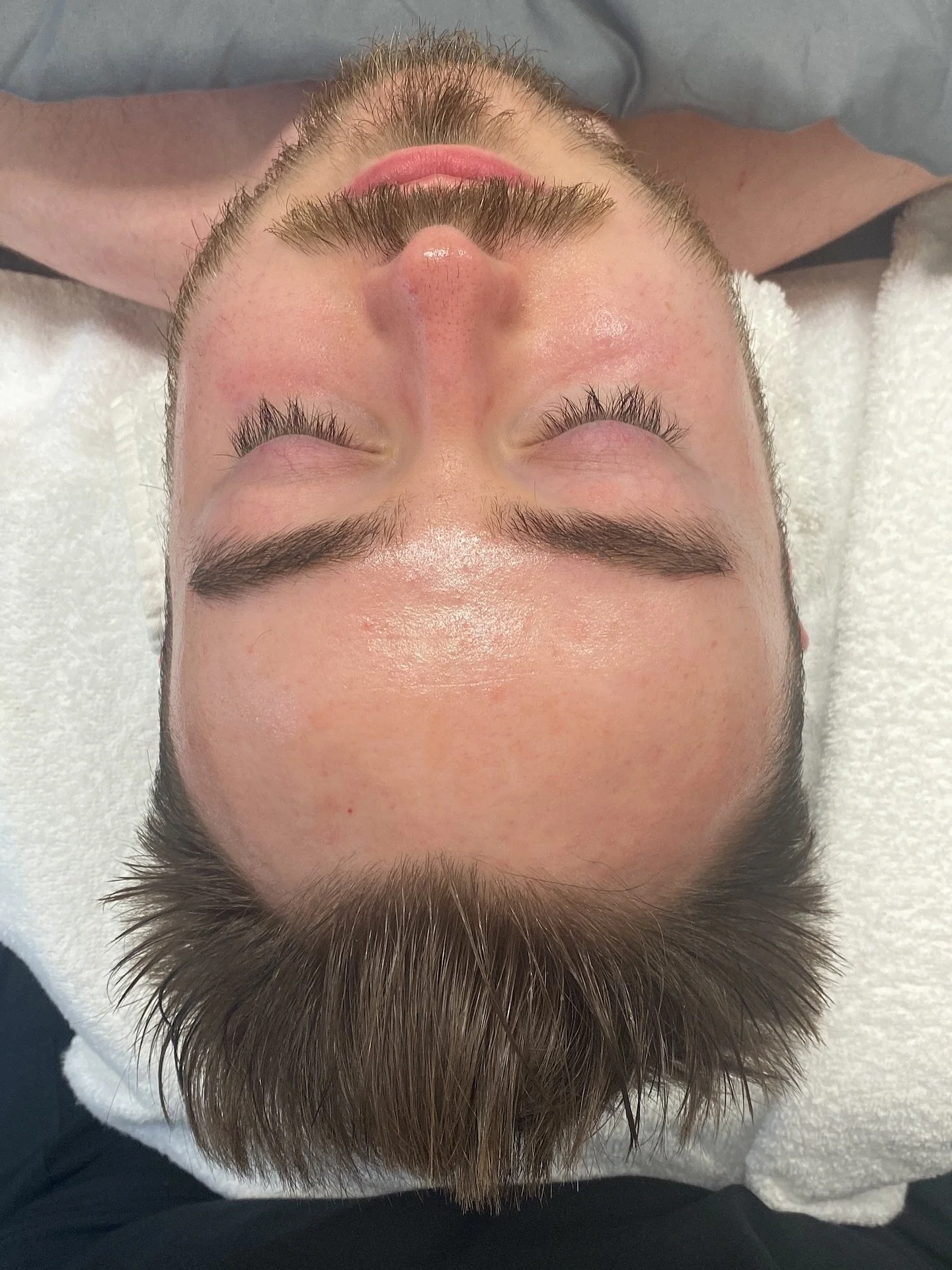 🧖&zwj;♂️ Men&rsquo;s Facials, Because Good Skin Looks Good on Everyone

Who says skincare is just for women? Our men&rsquo;s facials are designed specifically for you, to deep clean, unclog pores, calm irritation from shaving, and restore that healt