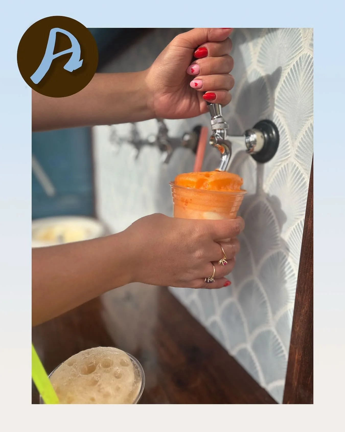 Float like a butterfly, sting like an ape 🐝 

Book our ice cream float bar for your next event! Perfect for kids and kids at heart 💙

&hellip;
#weddingrental #mobilebar #barrental #partyrental #partyrentalnj #taptruck #piaggioape #beer #prosecco #s
