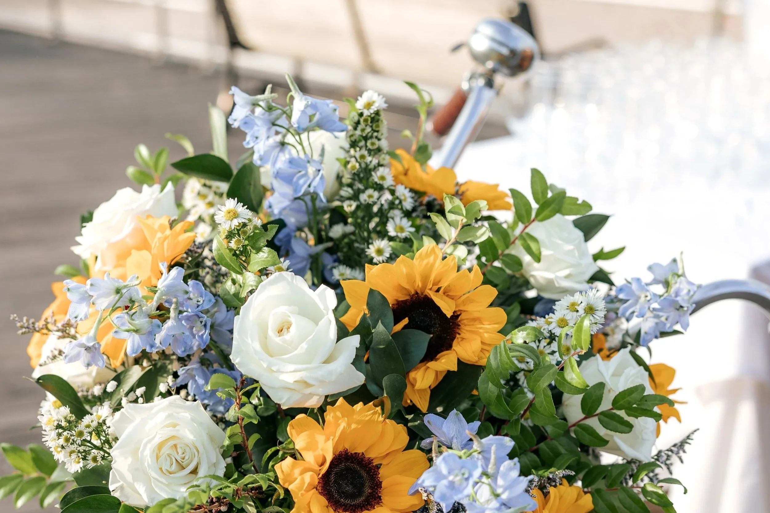 event vendor bar available to rend serving ice cream sundaes and ice cream floats