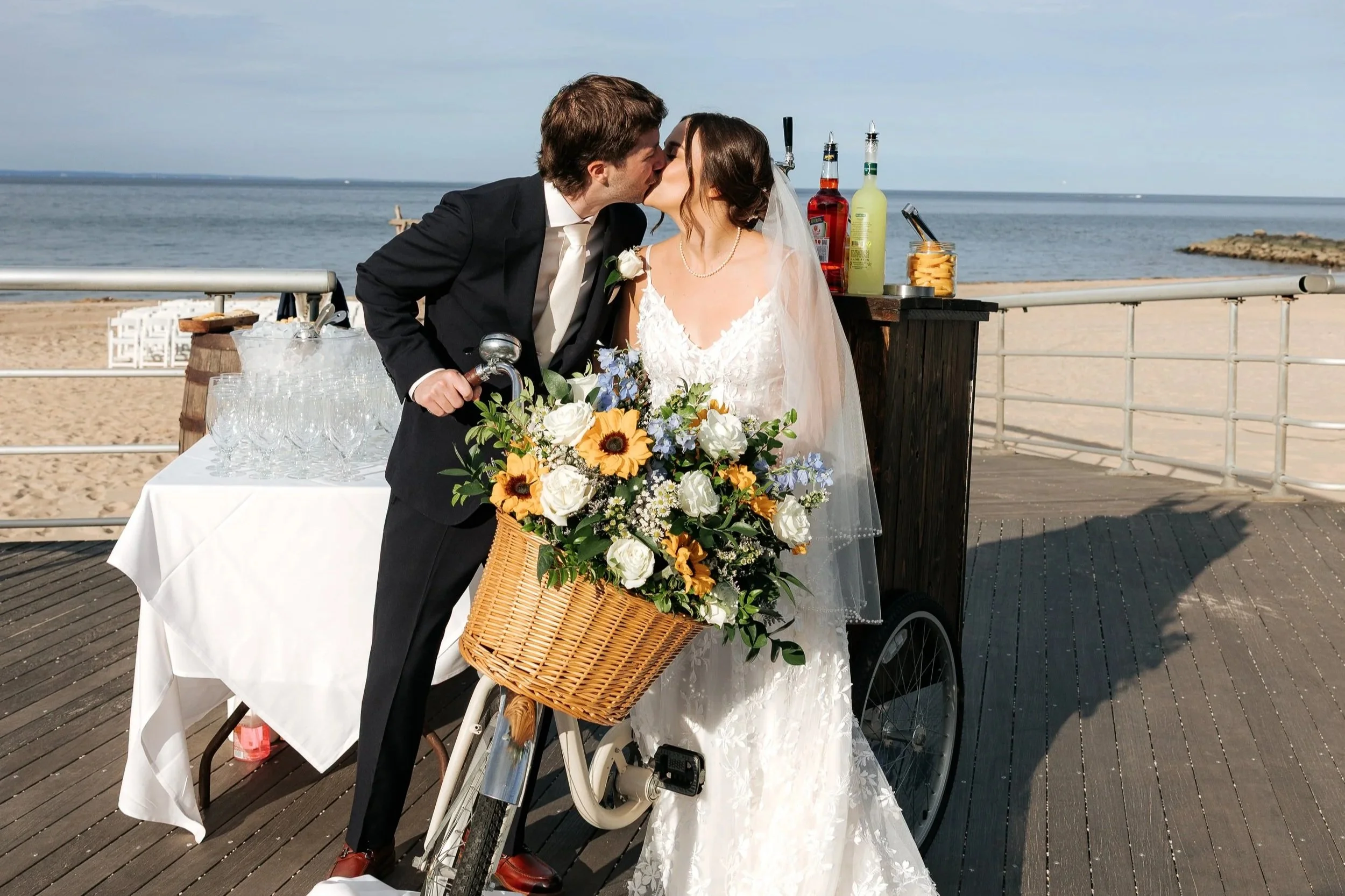 Mobile bar avaiable for rent serving beer, prosecco, aperol spritz, and root beer floats 