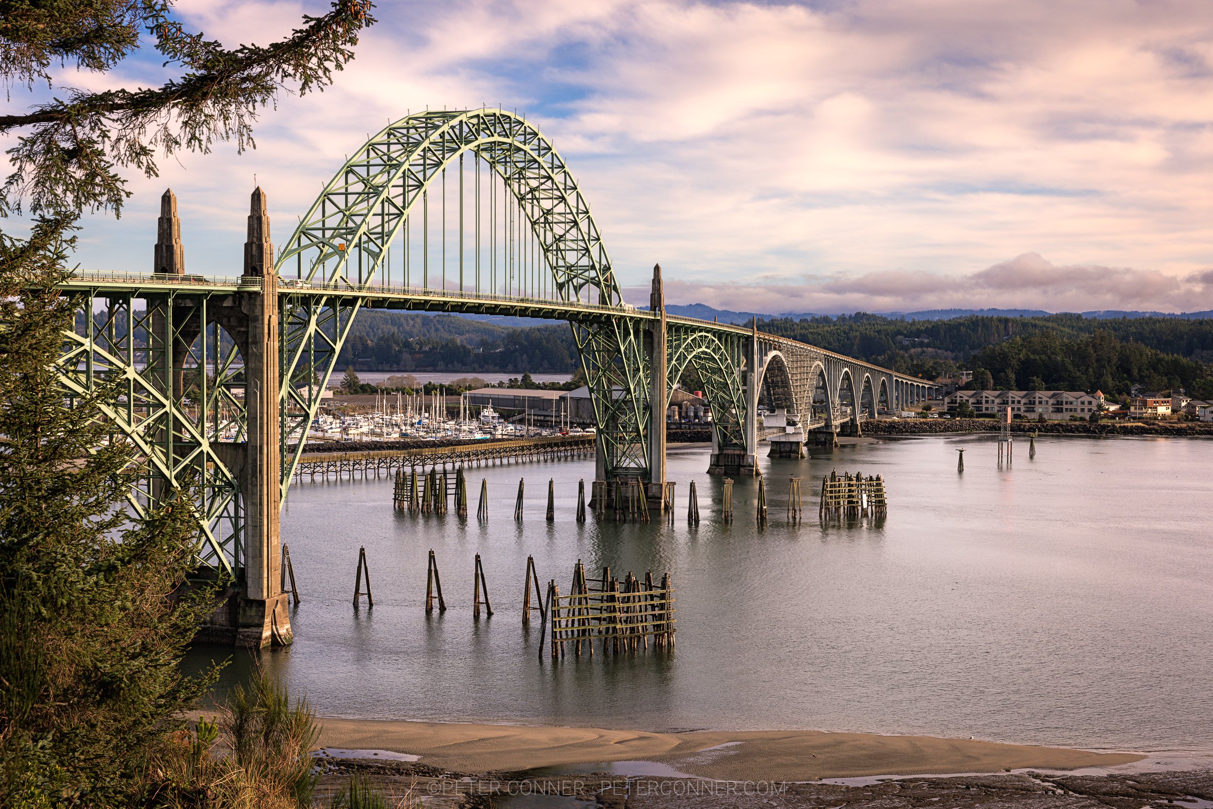 Yaquina_Bridge_Evening_1.jpg