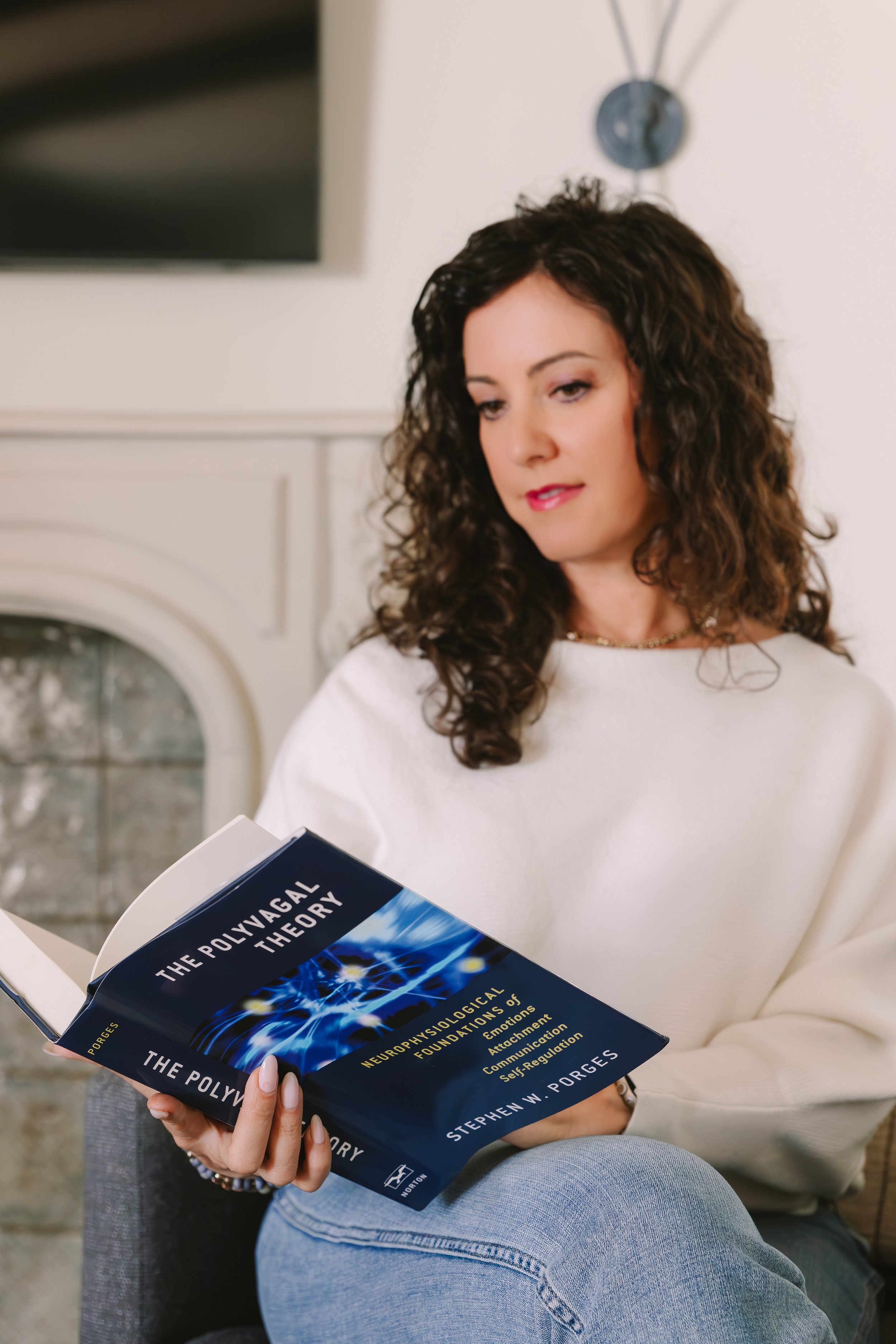 Leslie DeGraaf, a licensed mental health professional specializing in EMDR therapy in Tampa and New Port Richey.