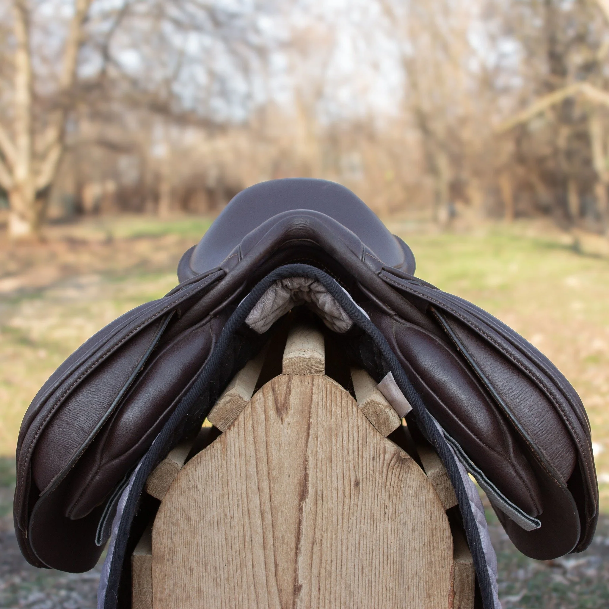 Demo For Sale! $2400 + Tax ($2795 new) 

17 in Fairfax Classic Cupped Jump 

This lovely saddle is wool flocked and adjustable! Can be purchased with or without a fitting!