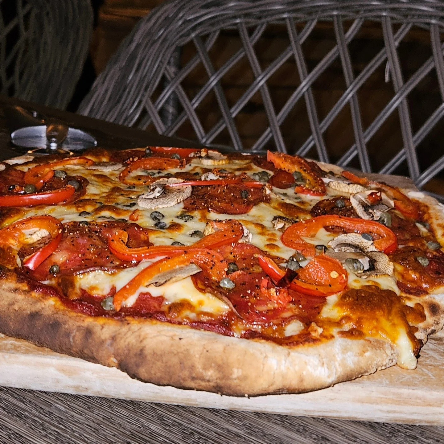 Flour and Greek yoghurt.. quick mix and bam! Insta pizza 🍕