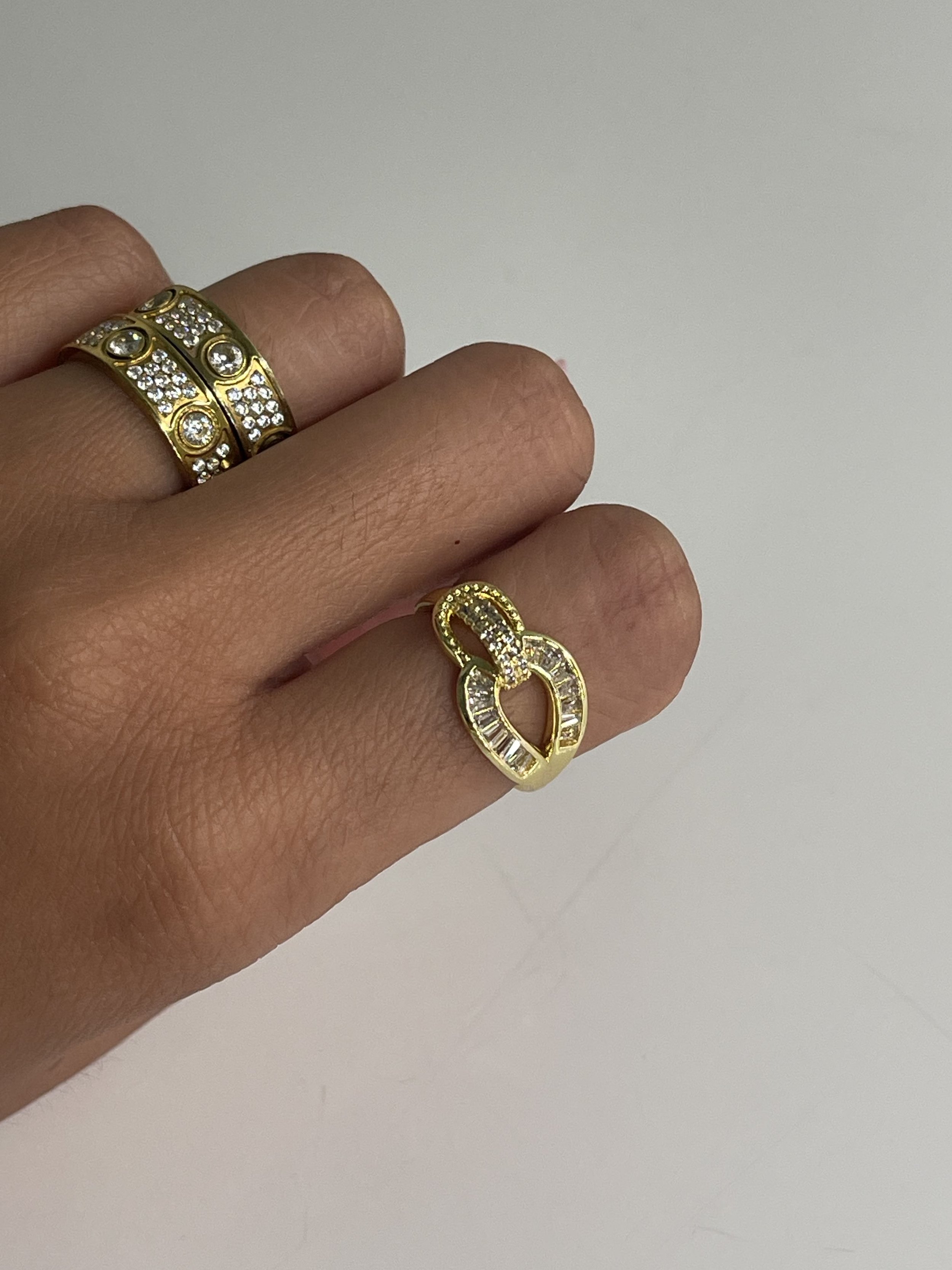 INTERLOCKED RING