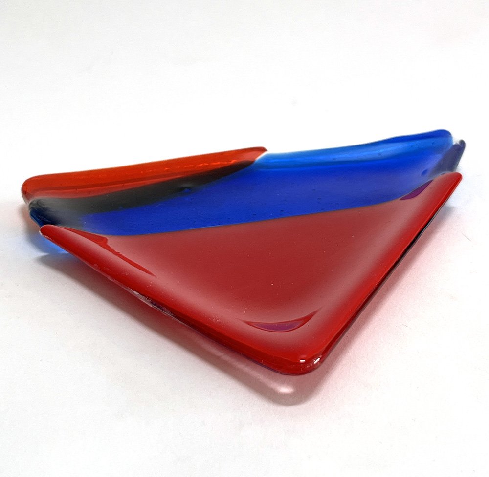 redbluetriangleplate3.jpg