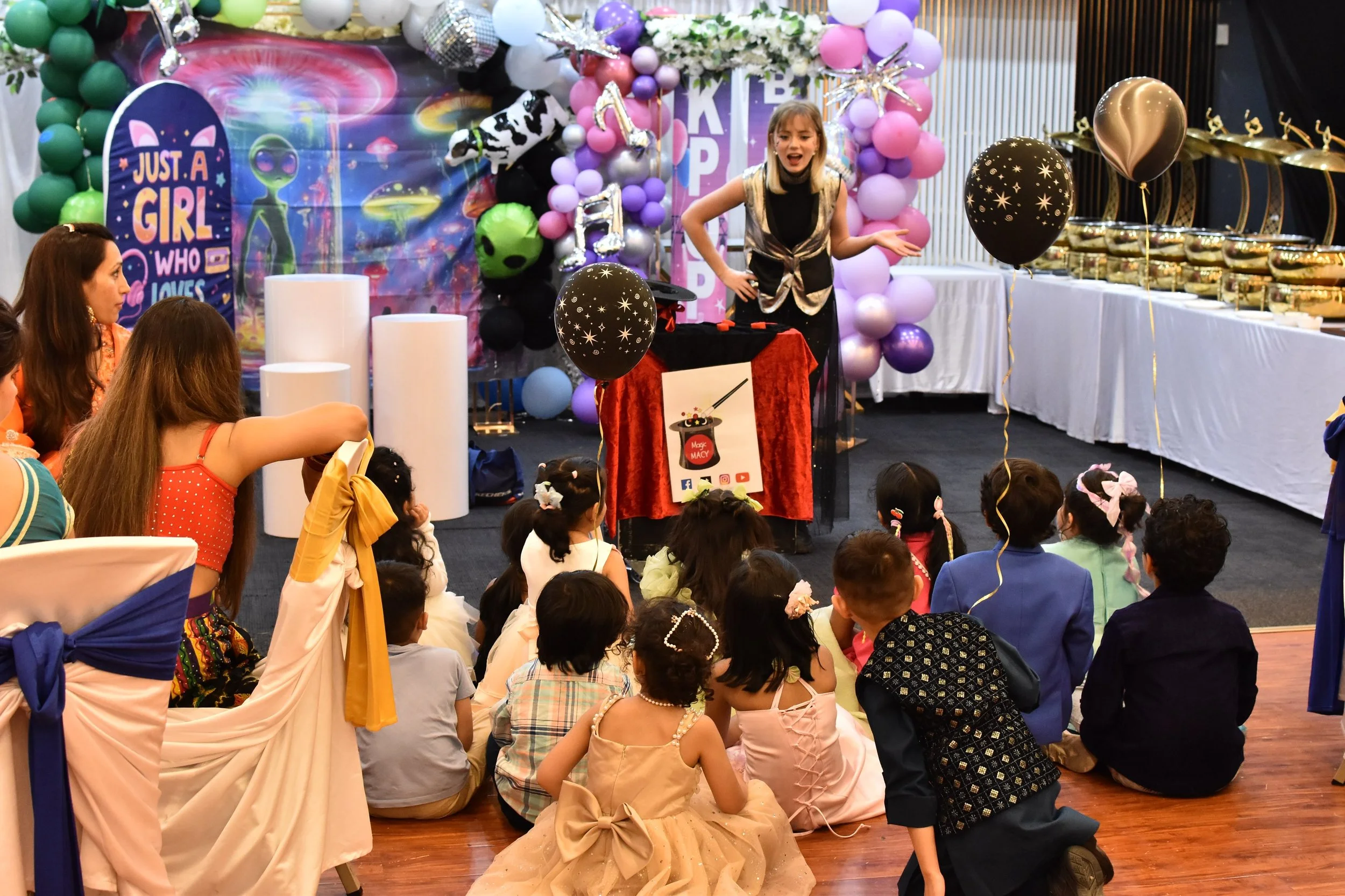 thank you for having me at akeerat&rsquo;s 6th birthday! i loved this crowd so much

#magicmacy #kidsmagic #magician #kidsparty