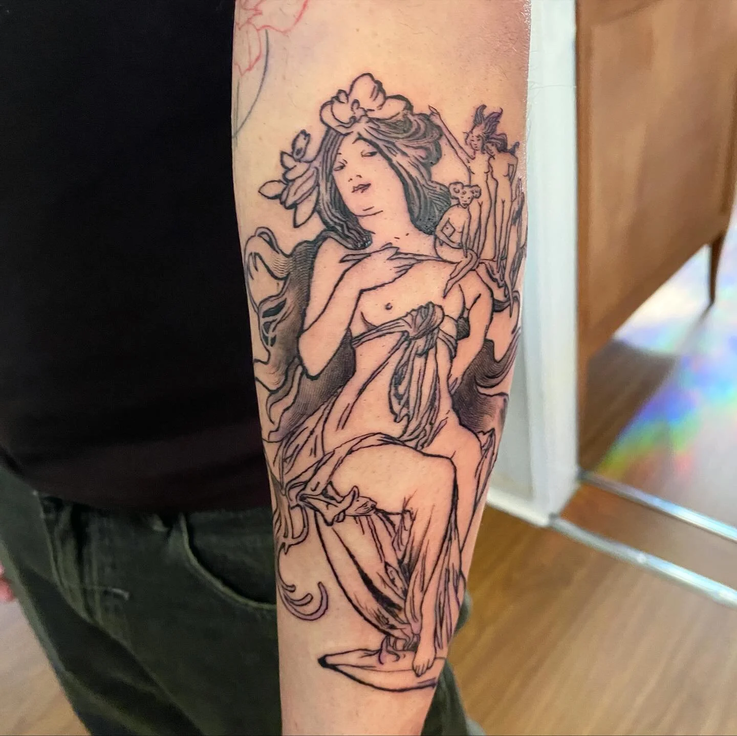 Tattoo inspired by an Alphonse Mucha illustration! 

#brisbanetattoo #fantasytattoo #artnouveautattoo #illustrativetattoo #melbournetattoo #sydneytattoo #adelaidetattoo #perthtattoo
