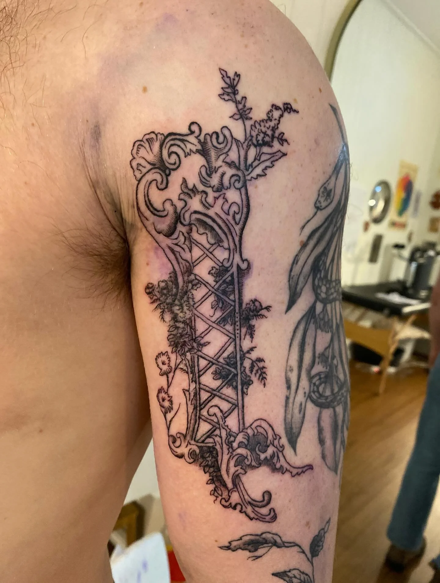 Inspired by a recent flash design ✨

#brisbanetattoo #illustrativetattoo