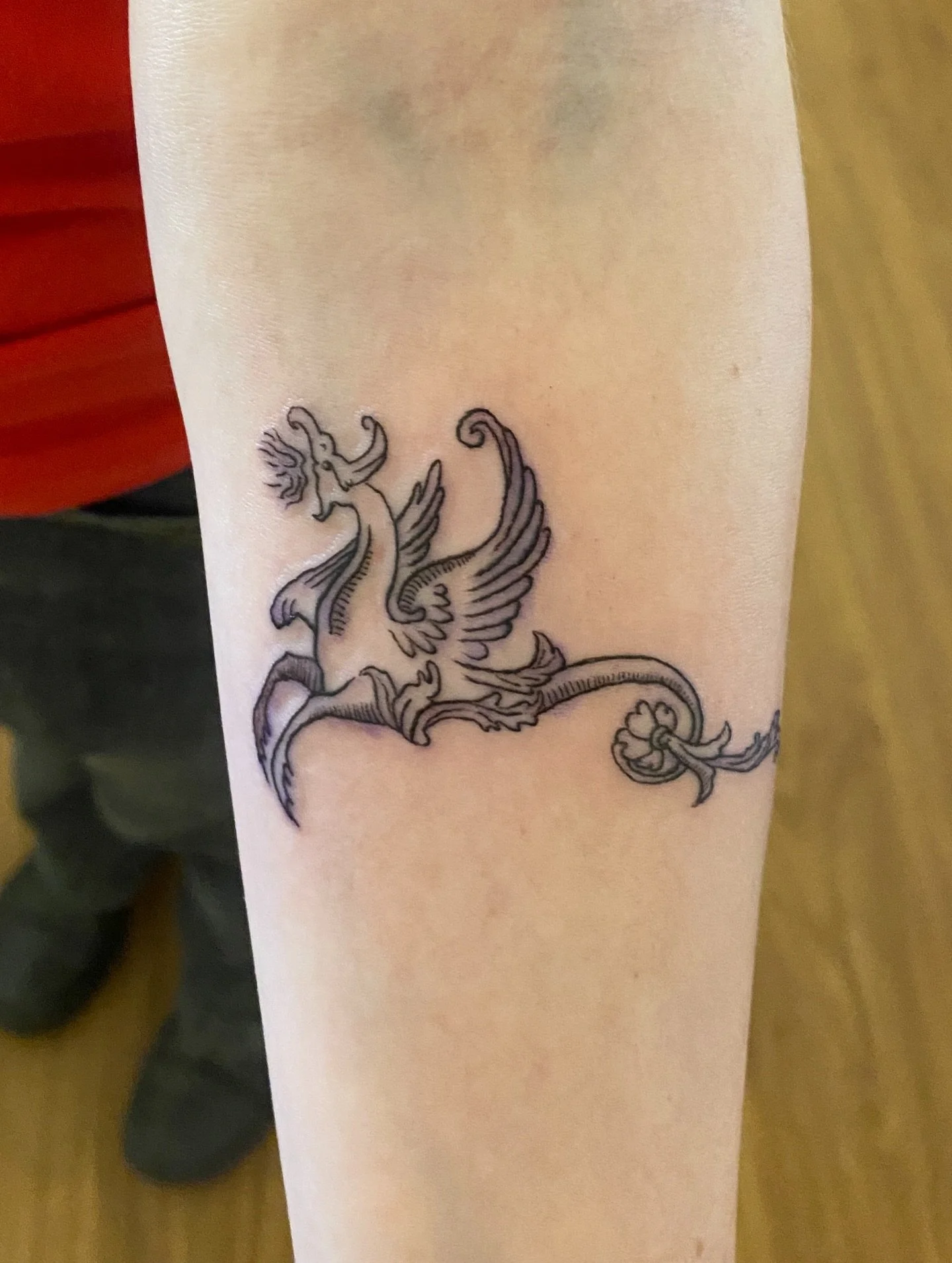 A dragon from a recent flash sheet! I&rsquo;d love to do more in this style. As always if this is something that interests you please don&rsquo;t hesitate to get in contact via my website!

🖤 Illustrative, fantasy and botanical tattoos 
🖤 Private t