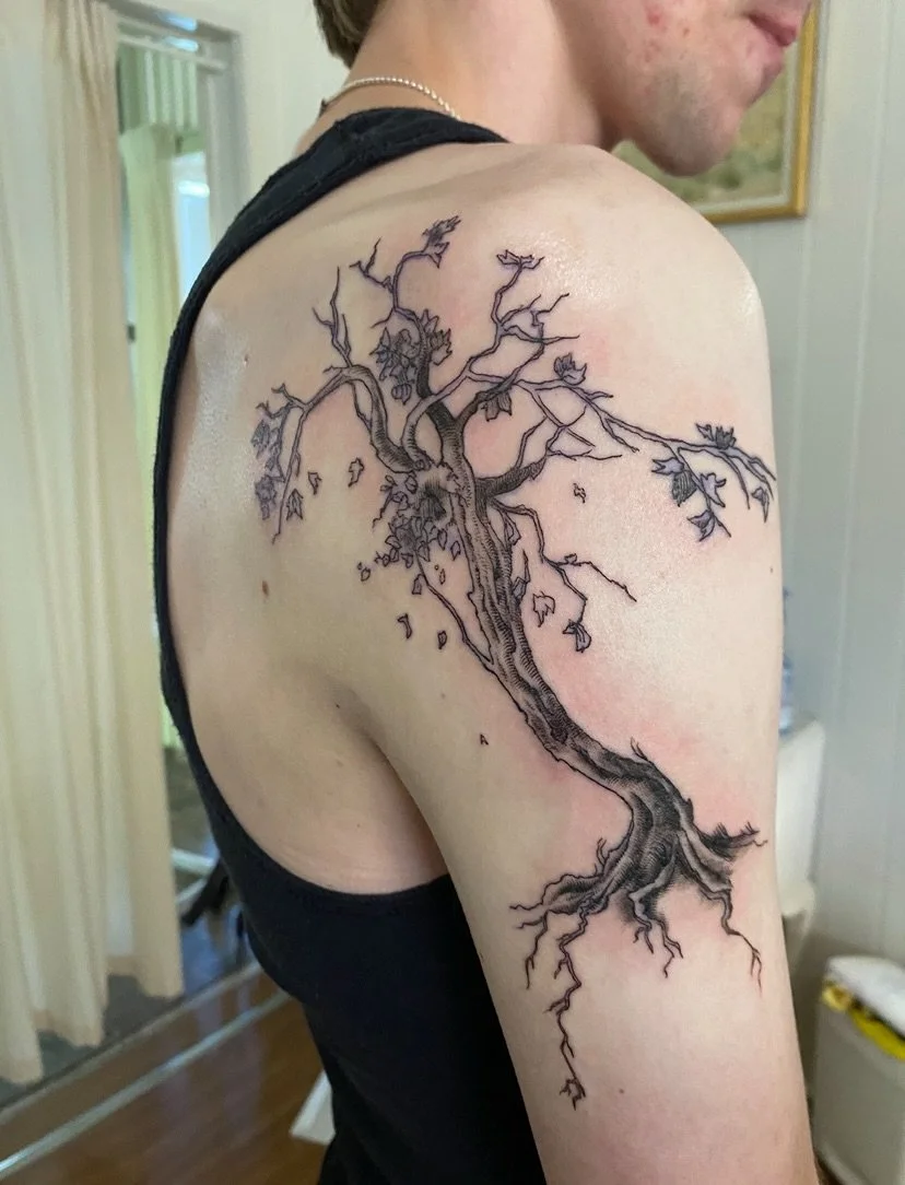 A custom piece from a while ago! 

#brisbanetattoo #botanicaltattoo #finelinetattoo