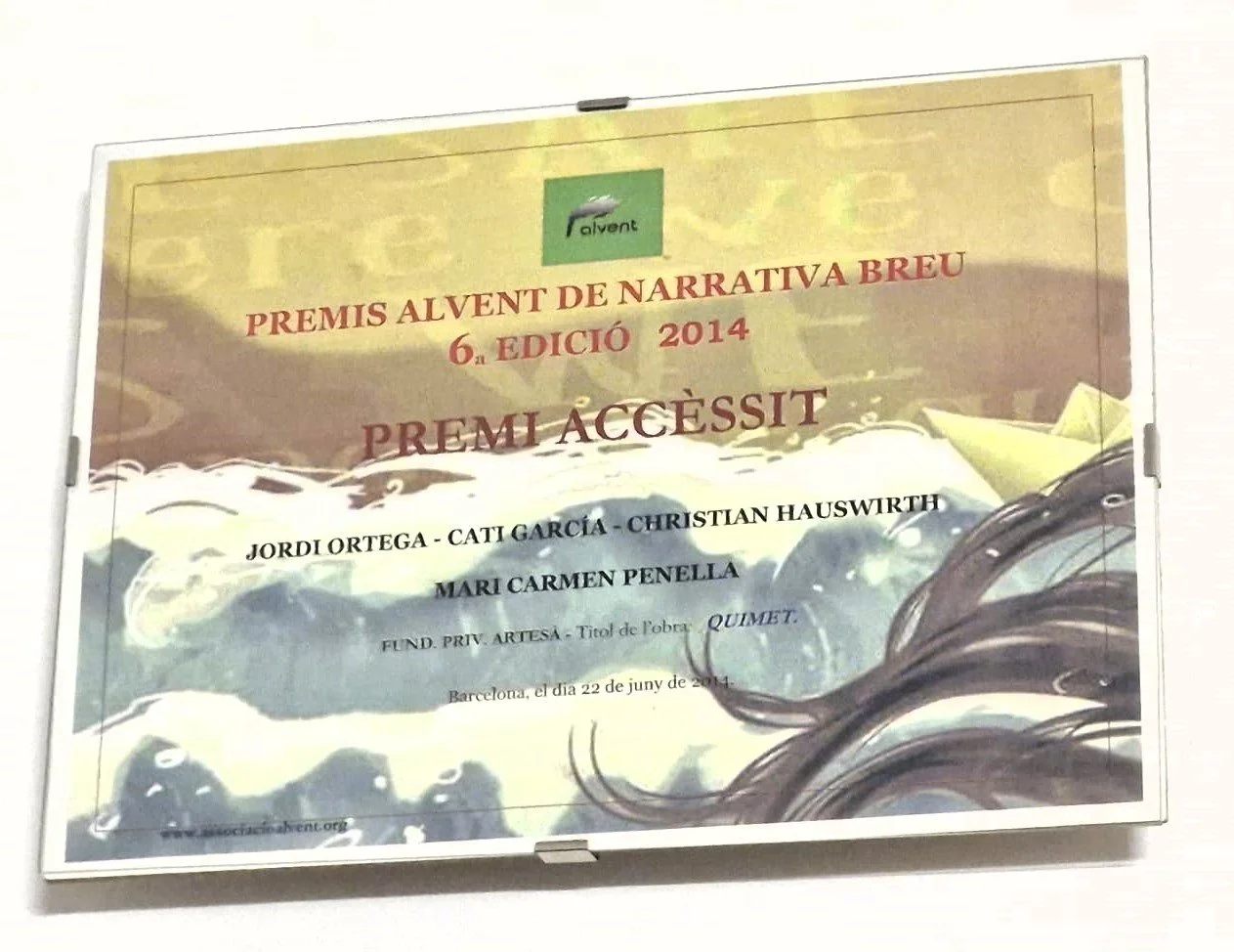 Certificado de premio por la sexta edición de los Premis Alvent de Narrativa Breu en 2014, con nombres de los ganadores, fecha y lugar en Barcelona.