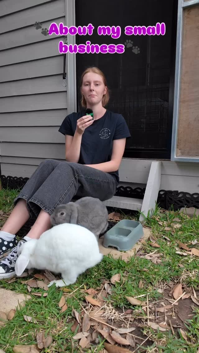 🐾Small Business Backstory🐾
After losing my baby rabbit Winnie, I decided to finally follow my dream of working with animals and helping others care for theirs.
My goal: to help guardians understand their pets and build a great life together.
I&r