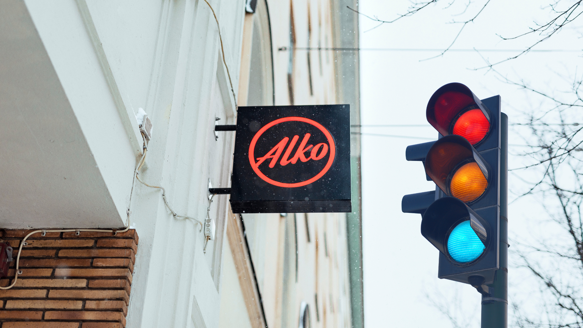 ALKO jumissa verkkokaupan liikennevaloissa