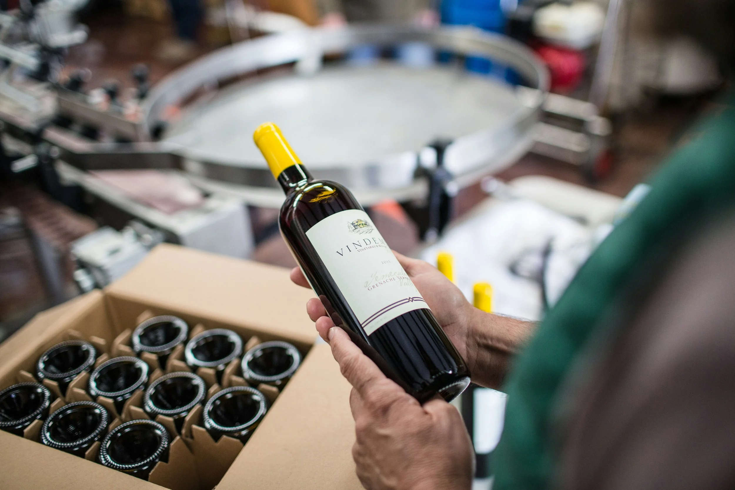 Alkossa sama viini maksaa enemmän kuin Systembolagetissa, mutta verotus ei ole ainoa syy