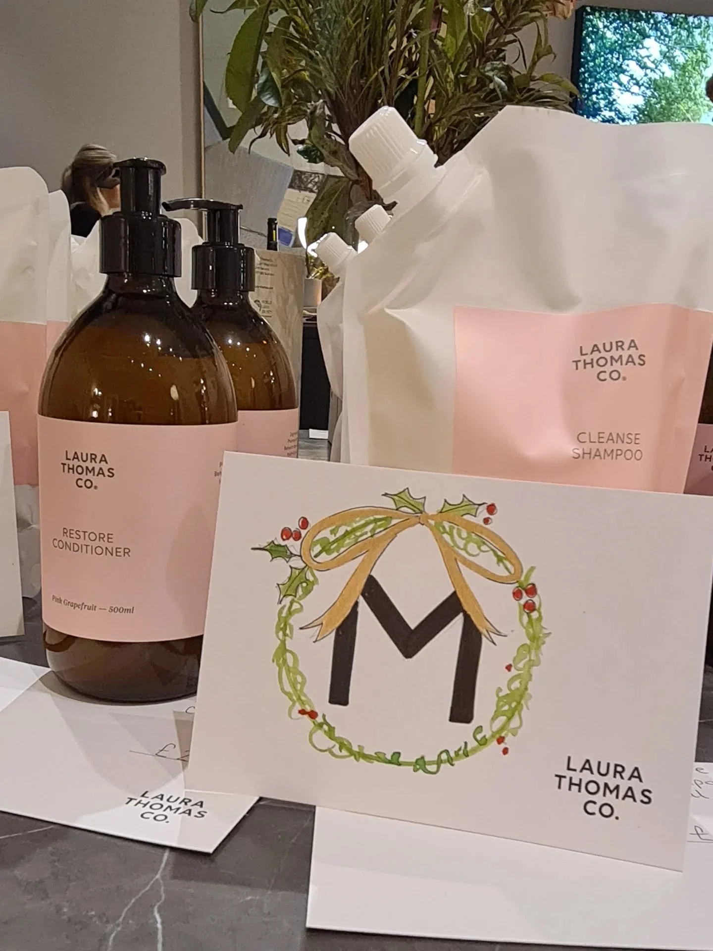 A wee festive flashback surrounded by scents of orange peel, cinnamon and clove , personalisation for @laurathomasco Edinburgh pop up.

#brandactivation #popup #personalisation #edinburghillustrator #monogram