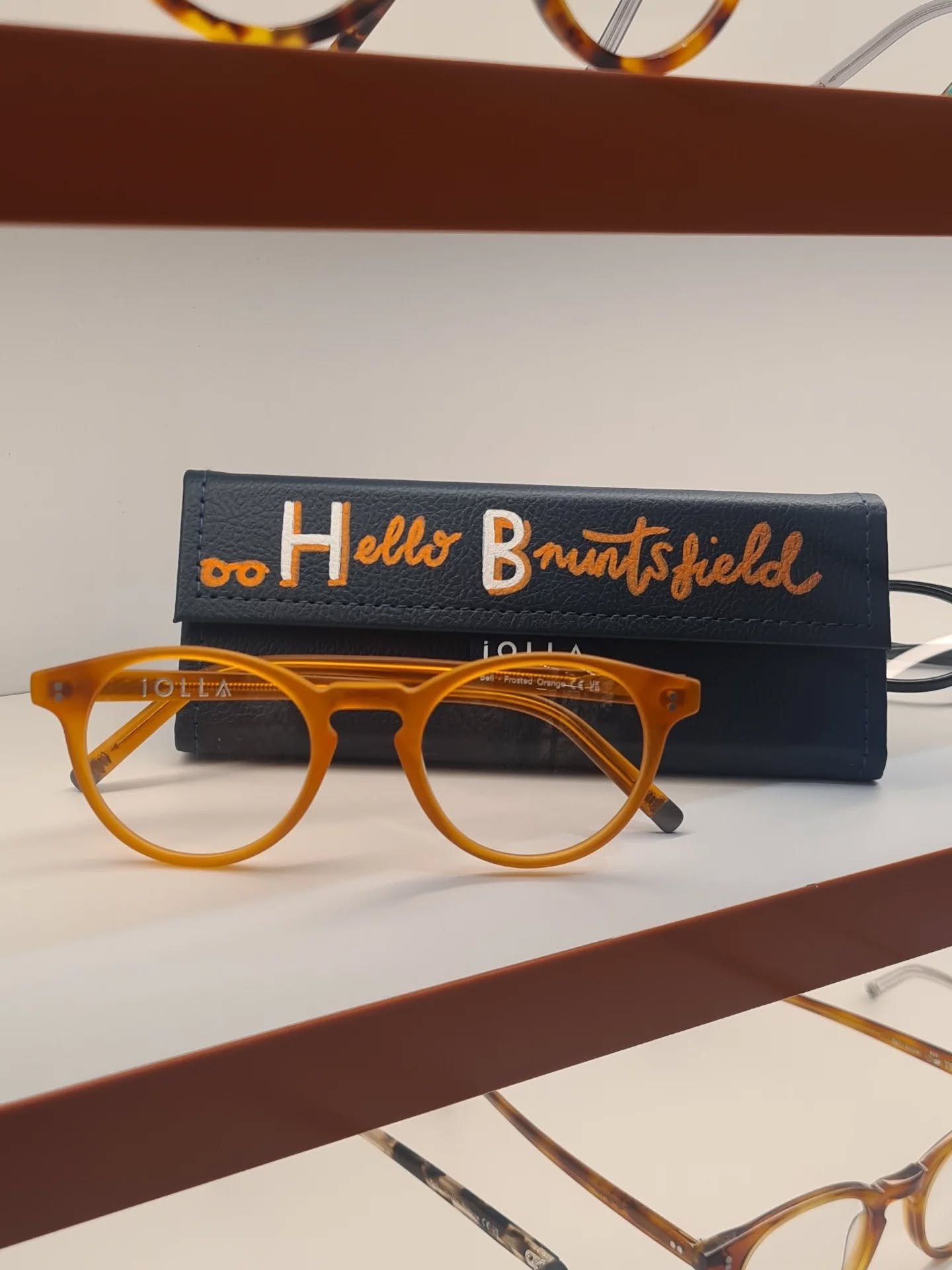 HELLO BRUNTSFIELD 

@iolla Bruntsfield x @hoodmagazine_ 

A spec-tacular (sorry I had too) addition to the neighbourhood. Live personalisation of glasses cases for guests complete with super sweet mini specs design. An orange dream of an event. 

Wha