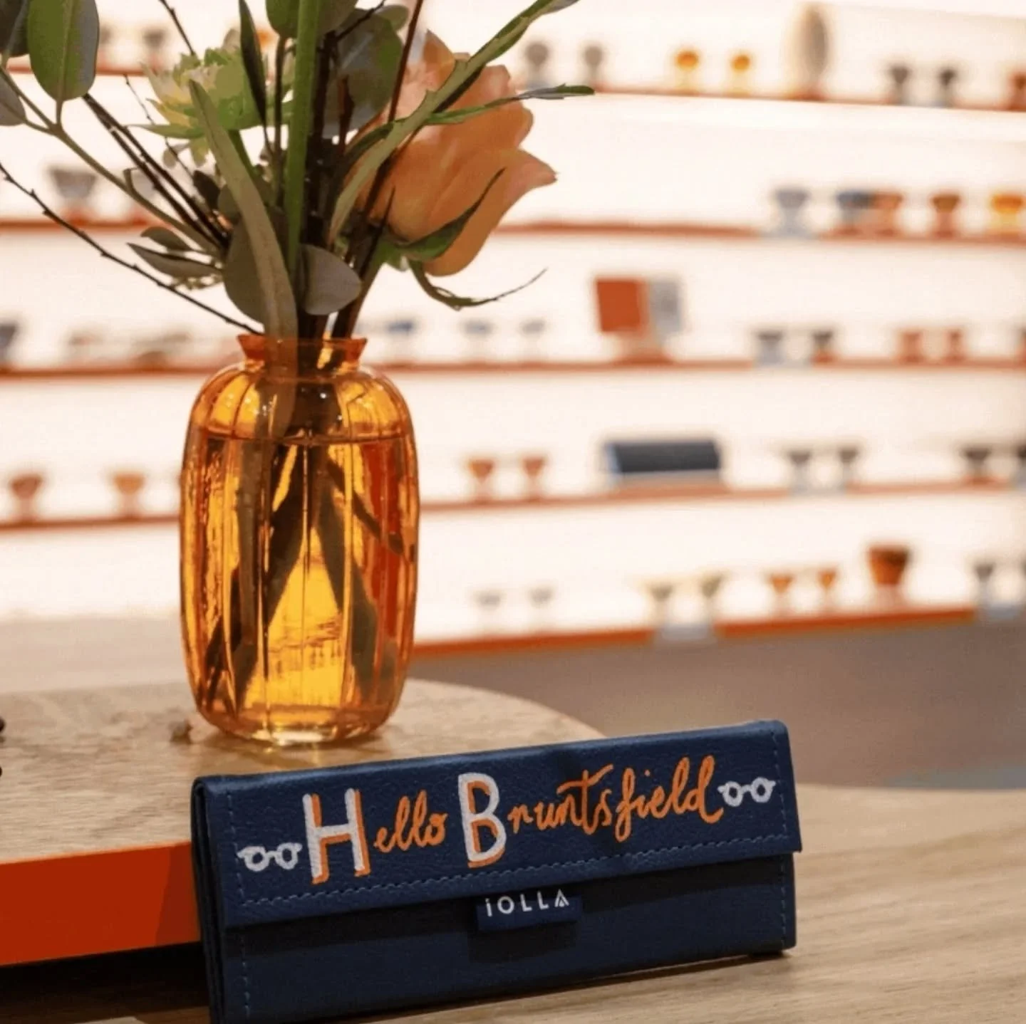 Looking back to lovely ways to start the year....

iolla x Hood

"Cases were personalised live on the night by illustrator and calligrapher Katie Braid (@katielaudraws), a thoughtful detail people lingered over and talked about long after" 