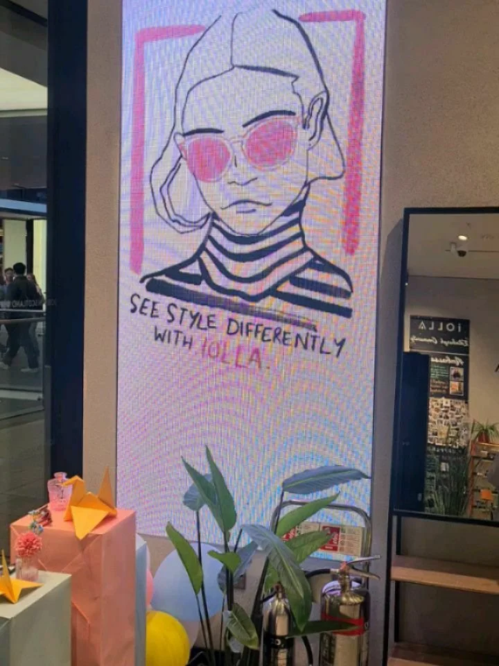'SEE STYLE DIFFERENTLY WITH IOLLA'

Two gorgeous days instore and one digital billboard gif. 

Bespoke live brand activation for @iolla to celebrate Edinburgh Style @stjamesquarter . Bespoke artwork created for digital billboard gif and fashion illus