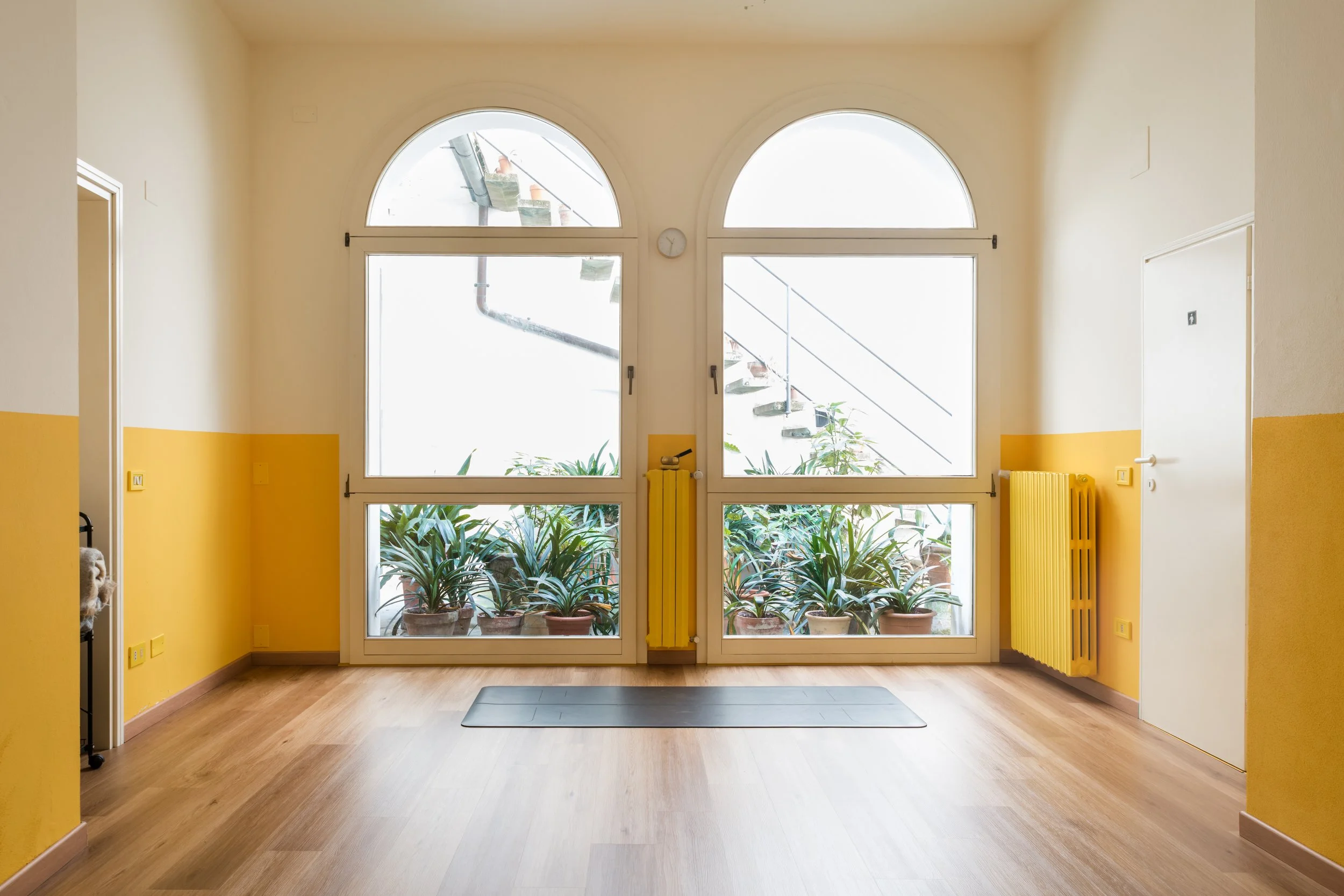 chiaroscuroyoga-studio-finestre.jpg