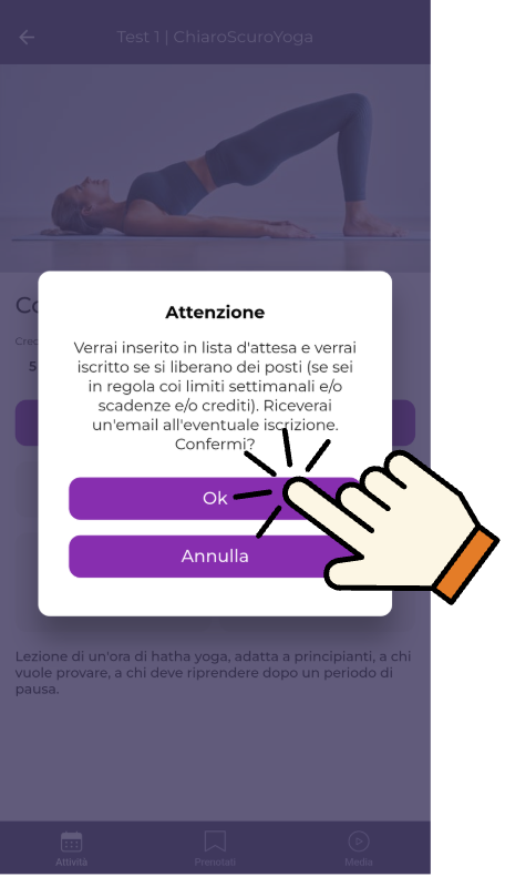 Schermata di un'app di yoga con un avviso di iscrizione e un'immagine di una donna che fa esercizi di yoga in posizione su un tappetino.