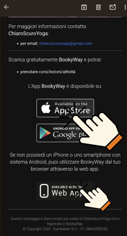 Istruzioni per scaricare l'app BookyWay su iOS, Android e Web App, con immagini di due mani che cliccano sui pulsanti dell'App Store, Google Play e Web App.