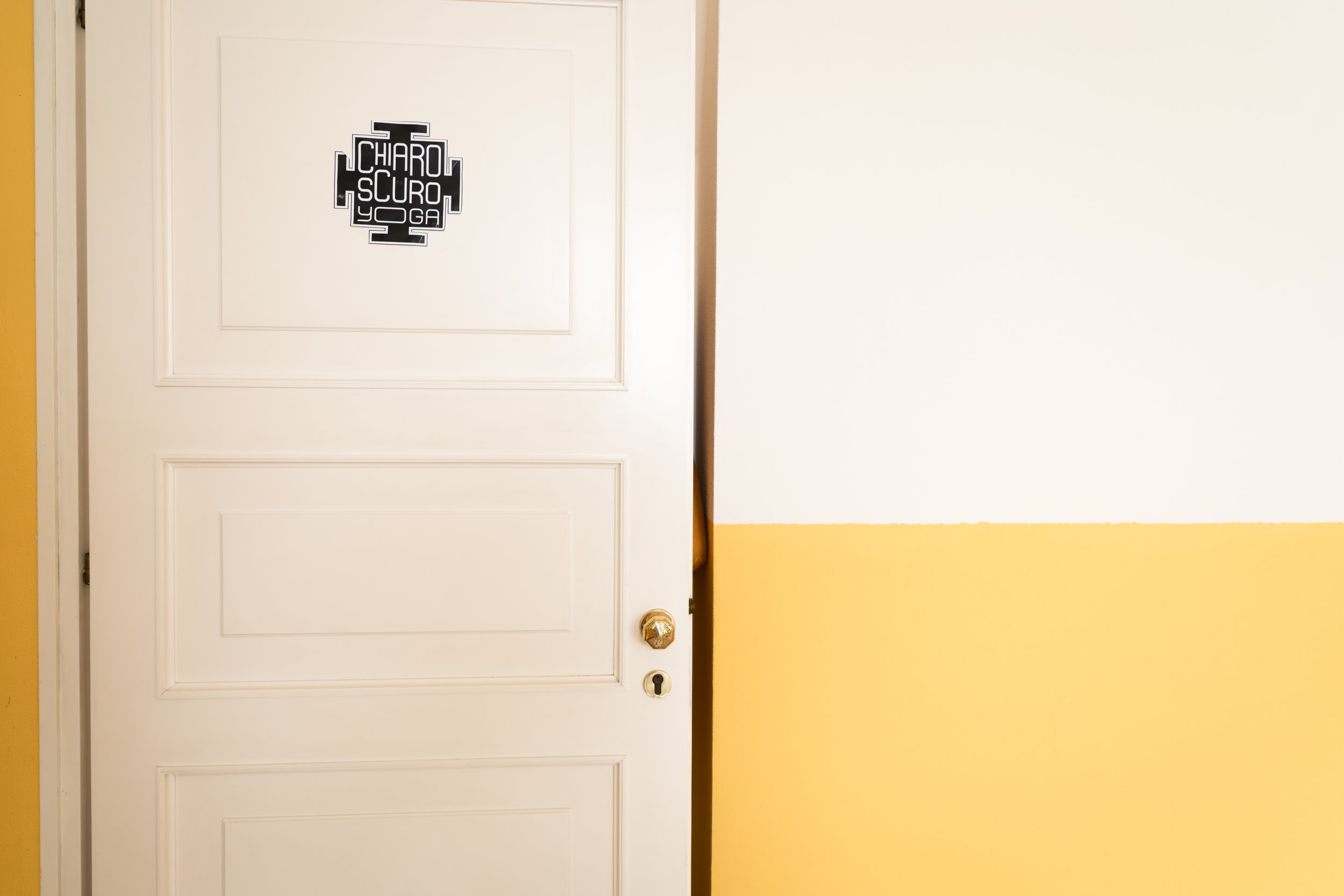 chiaroscuroyoga-studio-porta.jpg