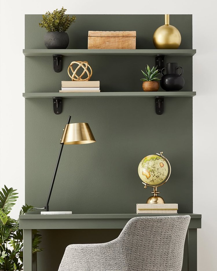 Calm,+creativity+and+focus.+++That's+what+this+office+inspires+thanks+to+its+refined+choices+of+colours,+like+our+shade+Revelstoke+Grey+(6205-73).+++Want+to+create+the+look+at+home+Follow+the+how-to+in+our+article+at+the+link+in+bio.--Calme.jpg