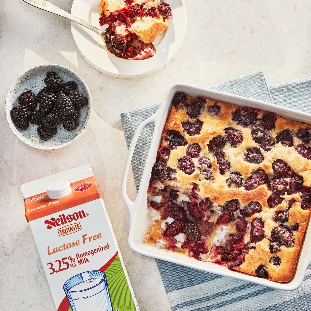A berry dessert that reminds you of grandma's baking, yes, please! Rediscover a classic- the blackberry cobbler. Made with Neilson lactose-free milk, it's a sweet treat everyone can enjoy. Recipe at the link in bio. Un dessert aux petit.jpg