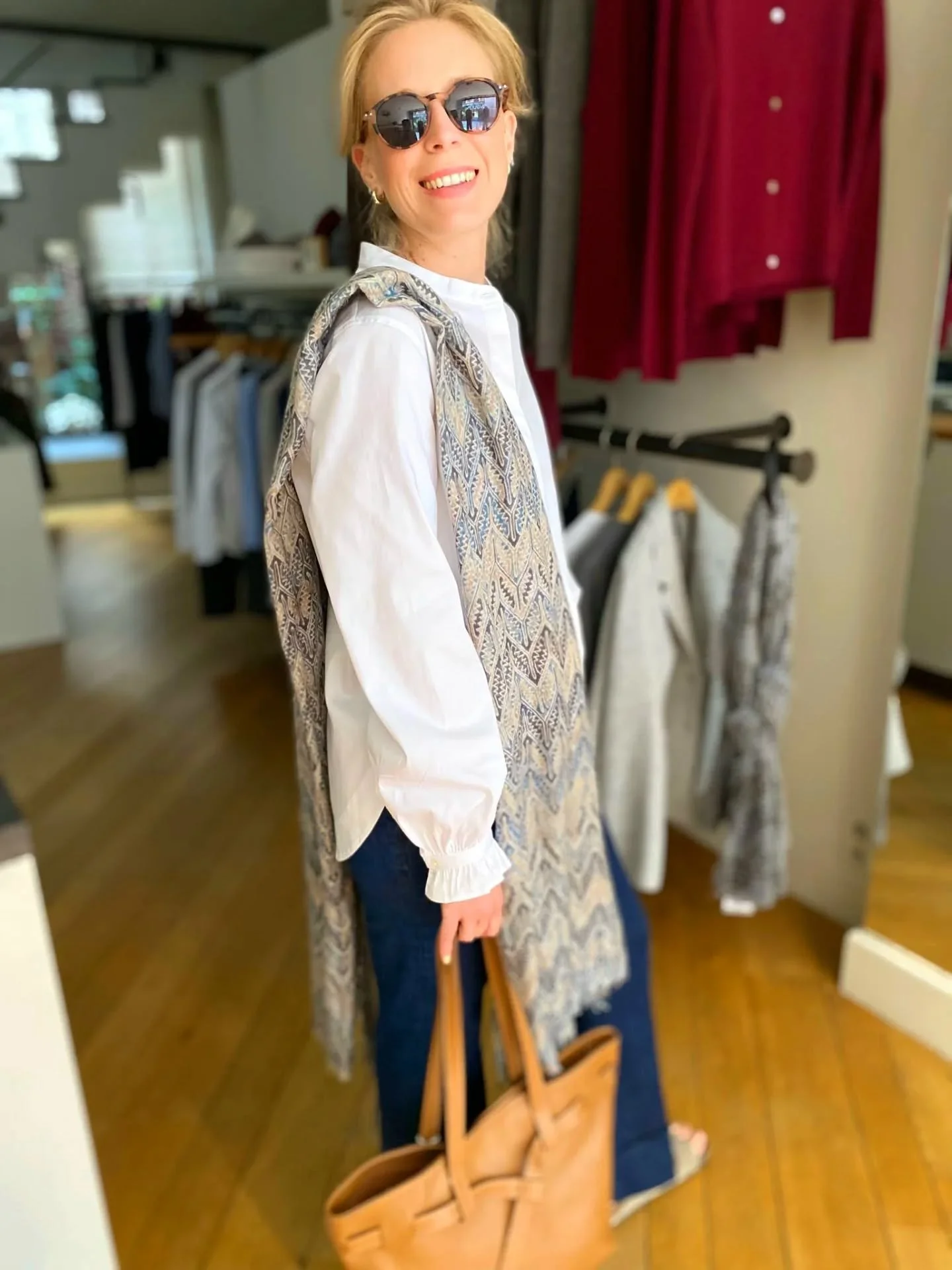 Sometimes a crisp white shirt with a soft scarf is all you need, perfect for this late summer weather

#newcollectıon #newarrıvals #autumnstyle #easytostyle #everydaystyle #ootd #outfitinspiration #effortlesschic #casualchic