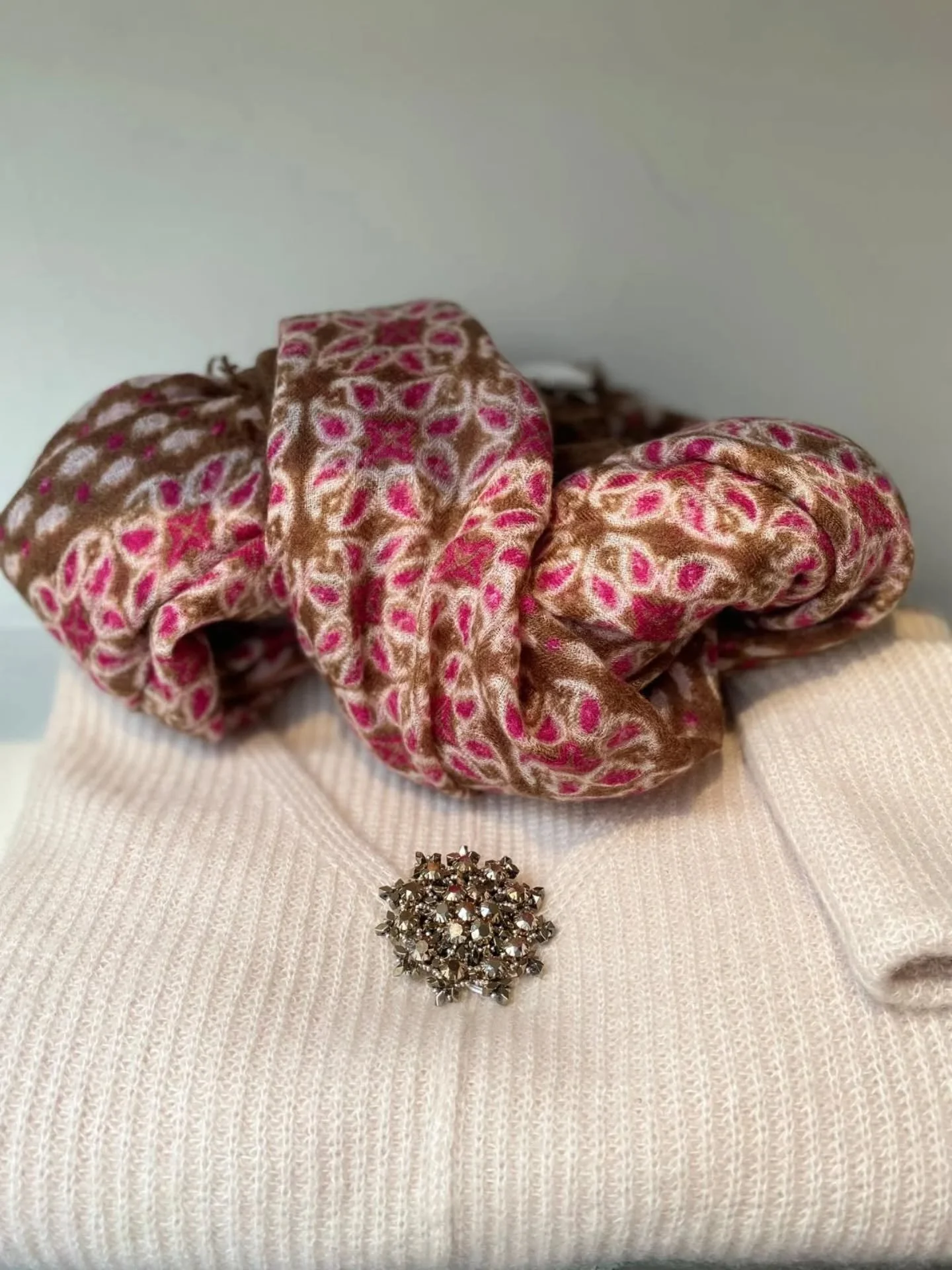 A pop of colour to brighten rainy autumn days ❣️

#nuevabrussels #ColorYourDay #autumnstyle #autumnwardrobe #elevateyourstyle #elegantfashion #everydaystyle #easytoswear #brusselsboutique #shoplocal #winteressentials