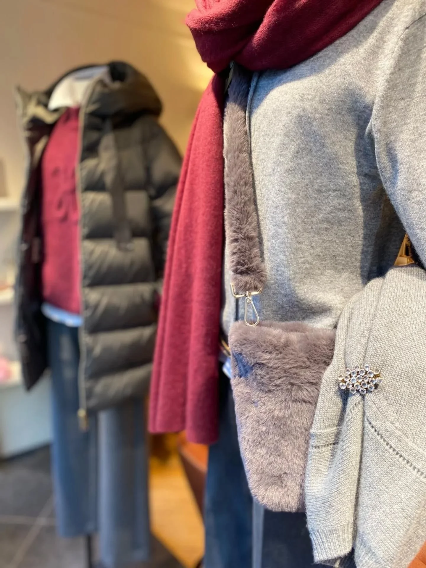 Warm colours and cozy fabrics ❤️❄️

 #cosyoutfit #everydaystyle #casualchic #elegantstyle #winteressentials