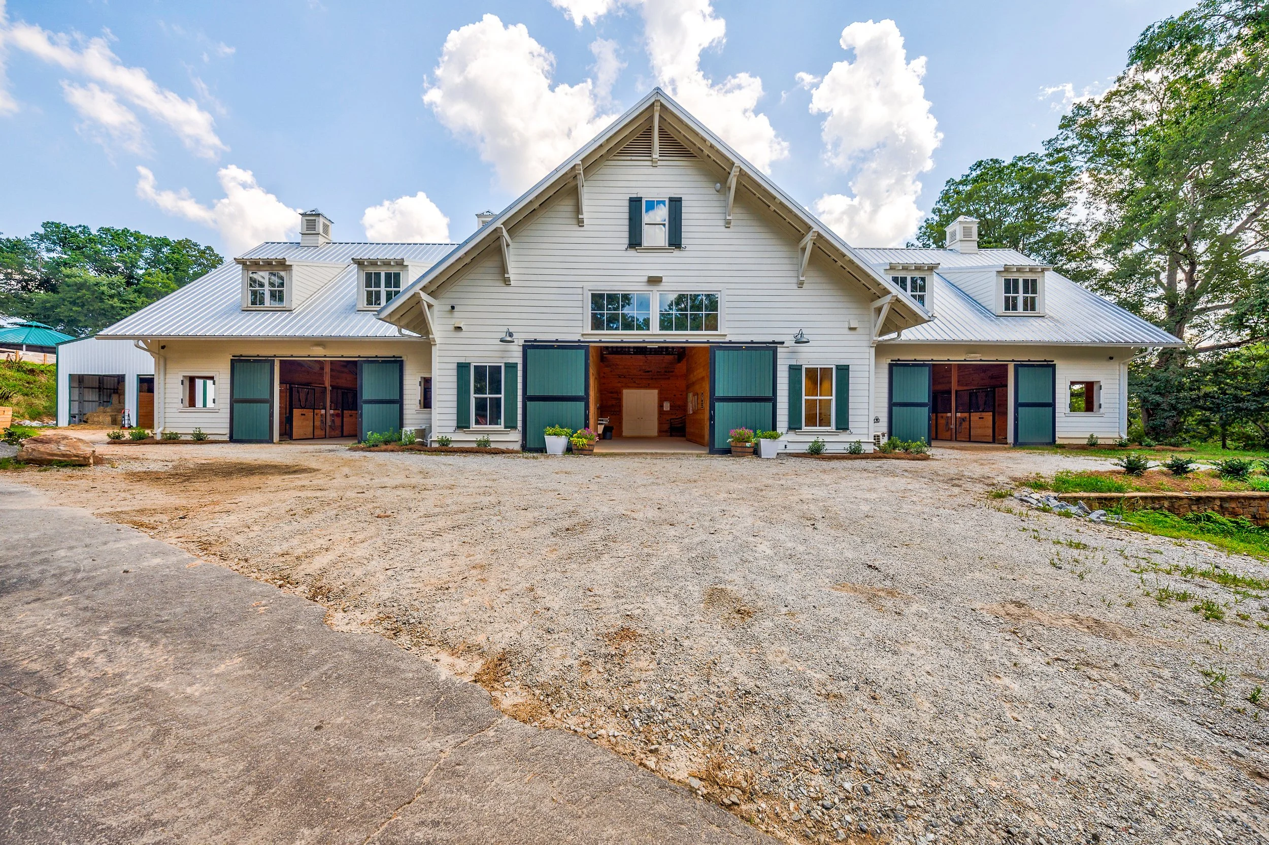 urban-foundry-chastain-horse-park-atlanta-new-build-barn-front.jpg