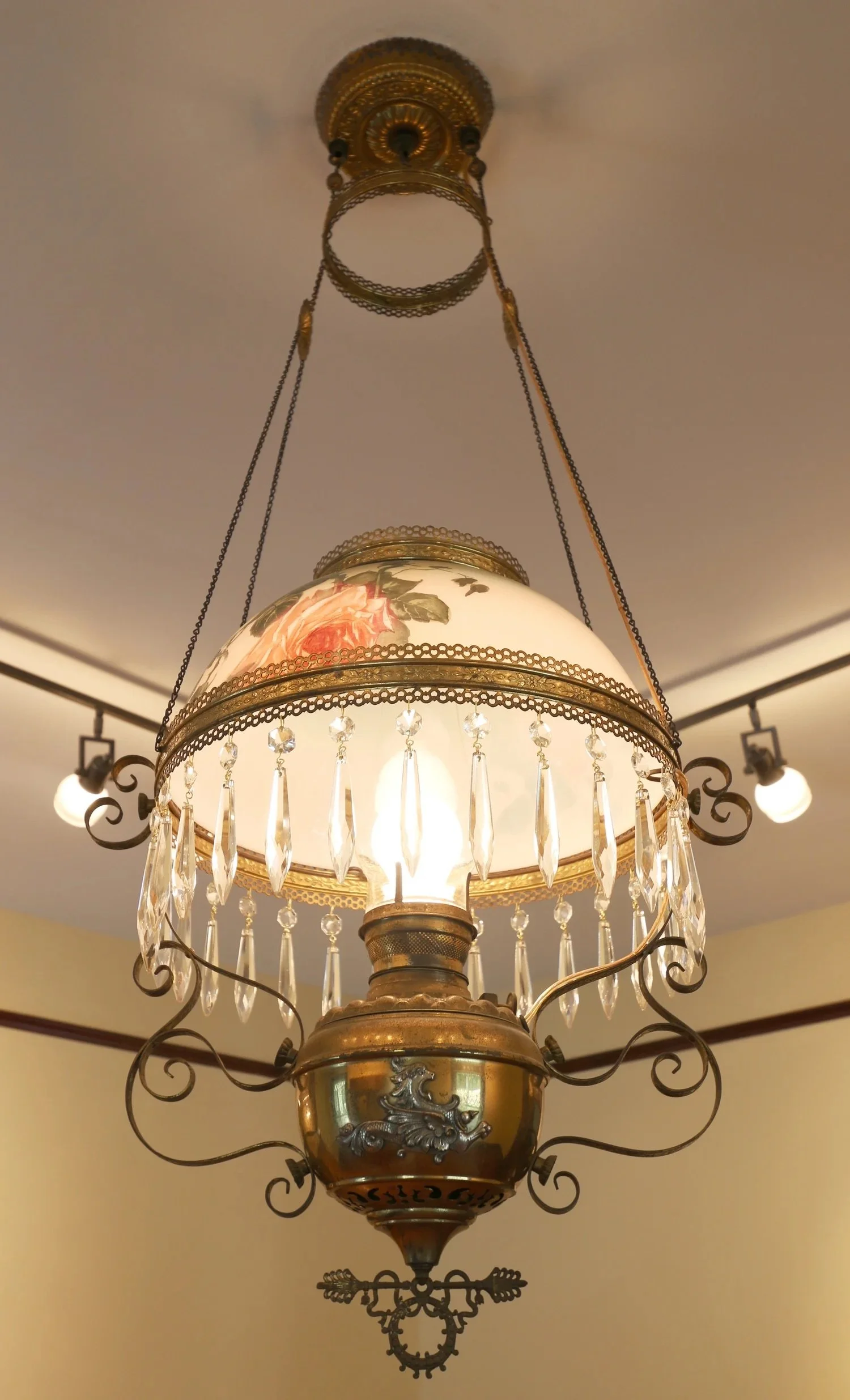  urban-foundry-atlanta-seven-springs-museum-historic-bodiford-house-historic-renovation-interior-chandelier.jpeg