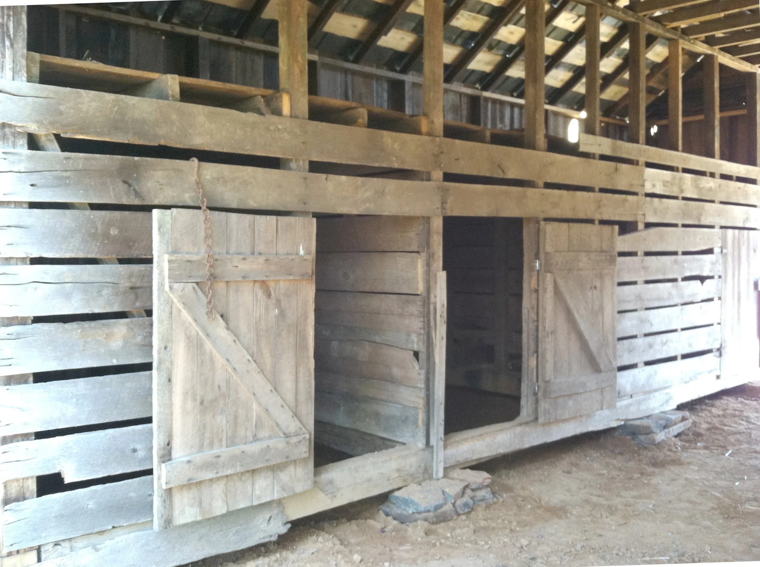  urban-foundry-atlanta-historic-lee-farm-barn-interior.jpeg