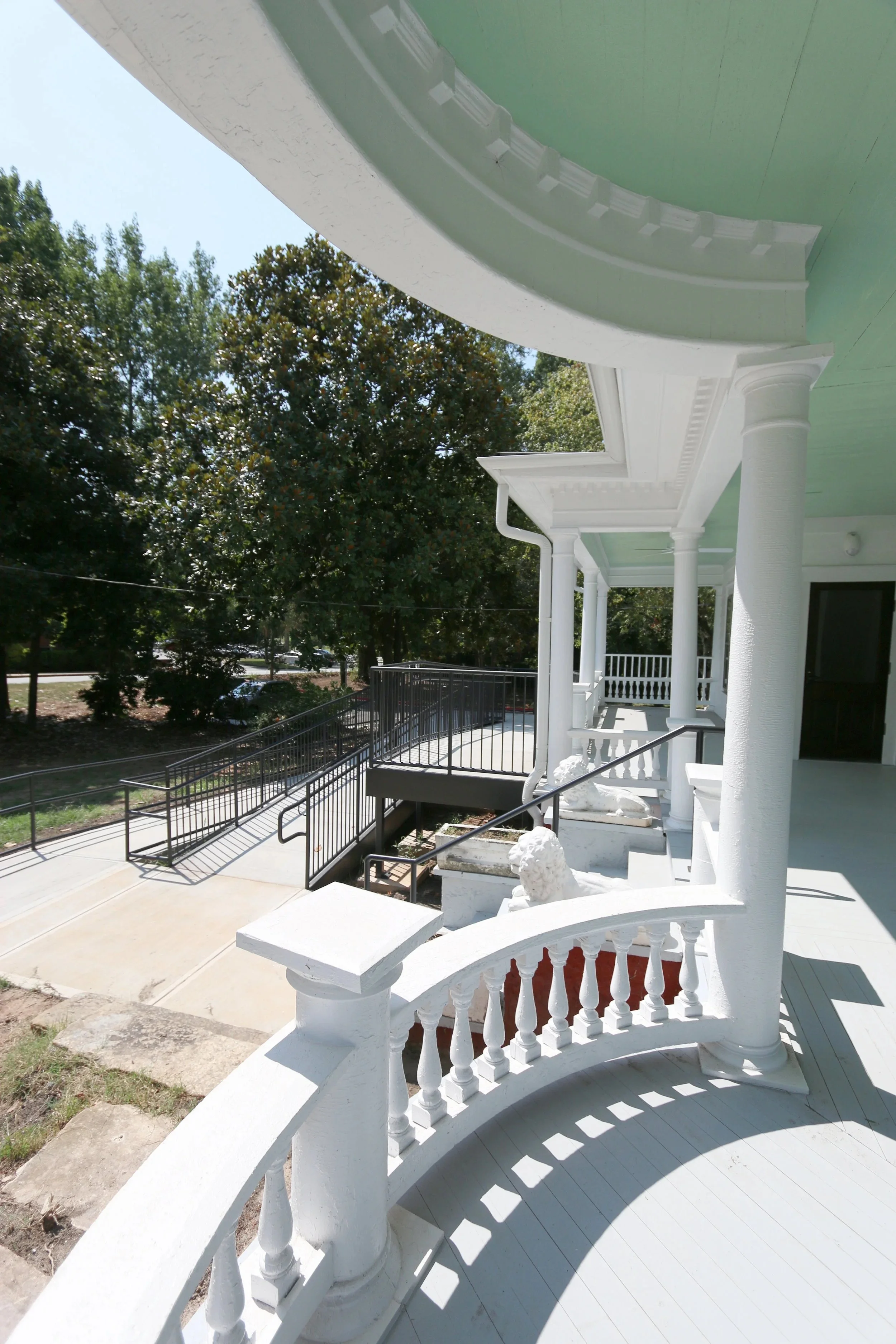  urban-foundry-atlanta-seven-springs-museum-historic-bodiford-house-historic-renovation-porch.jpeg