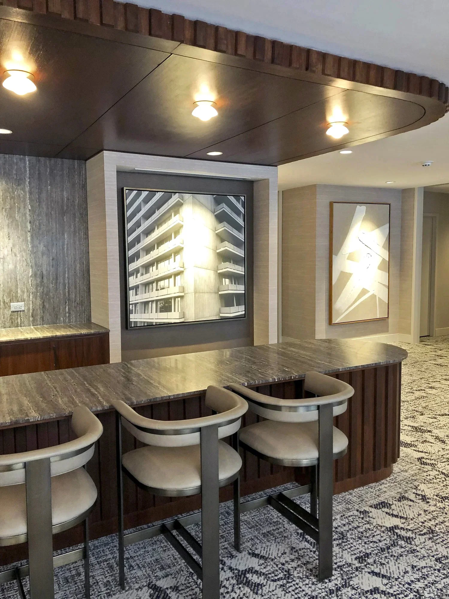 urban-foundry-plaza-towers-atlanta-renovation-bar-artwork.jpeg