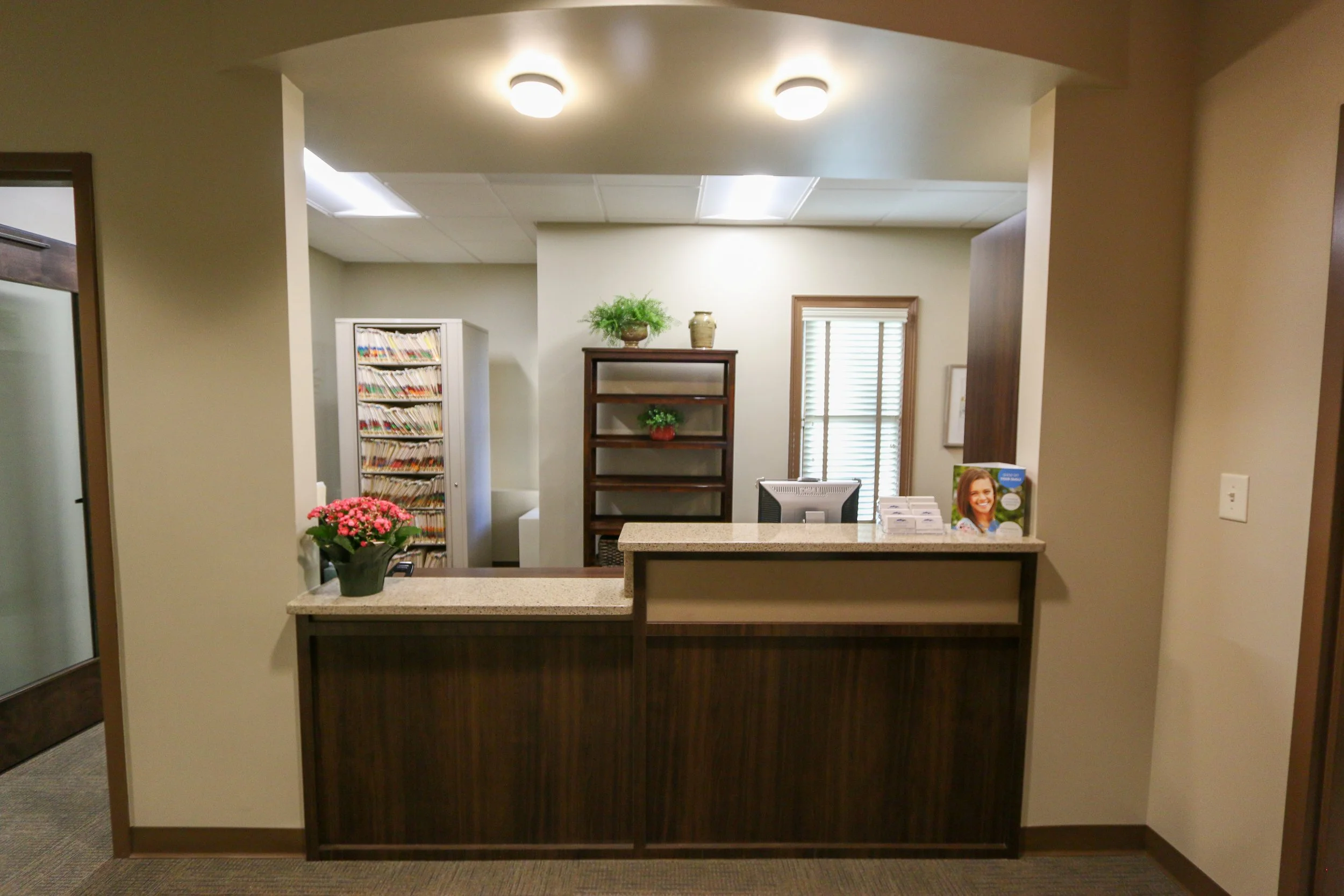 urbanfoundry-macallanconstruction-embry-hills-dental-office-build-out-frontdesk.jpg