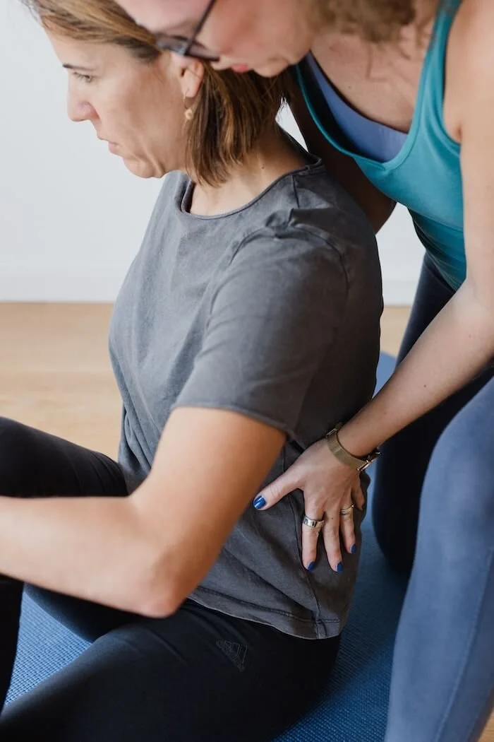 Isabell Witt vor Ort Yoga fuer Endometriose