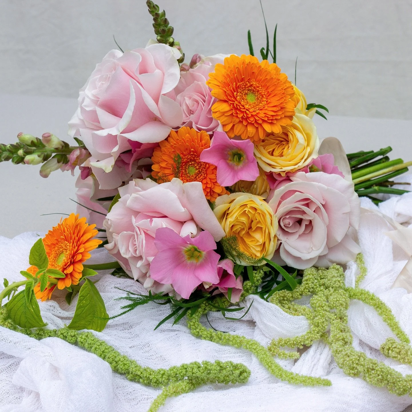 🥭💞🌿💥

.
#flowers #weddingflowers #bridal #wedding #norfolkwedding #norfolkflorist #brightflowers #bridalbouquet #flowersofinstagram
