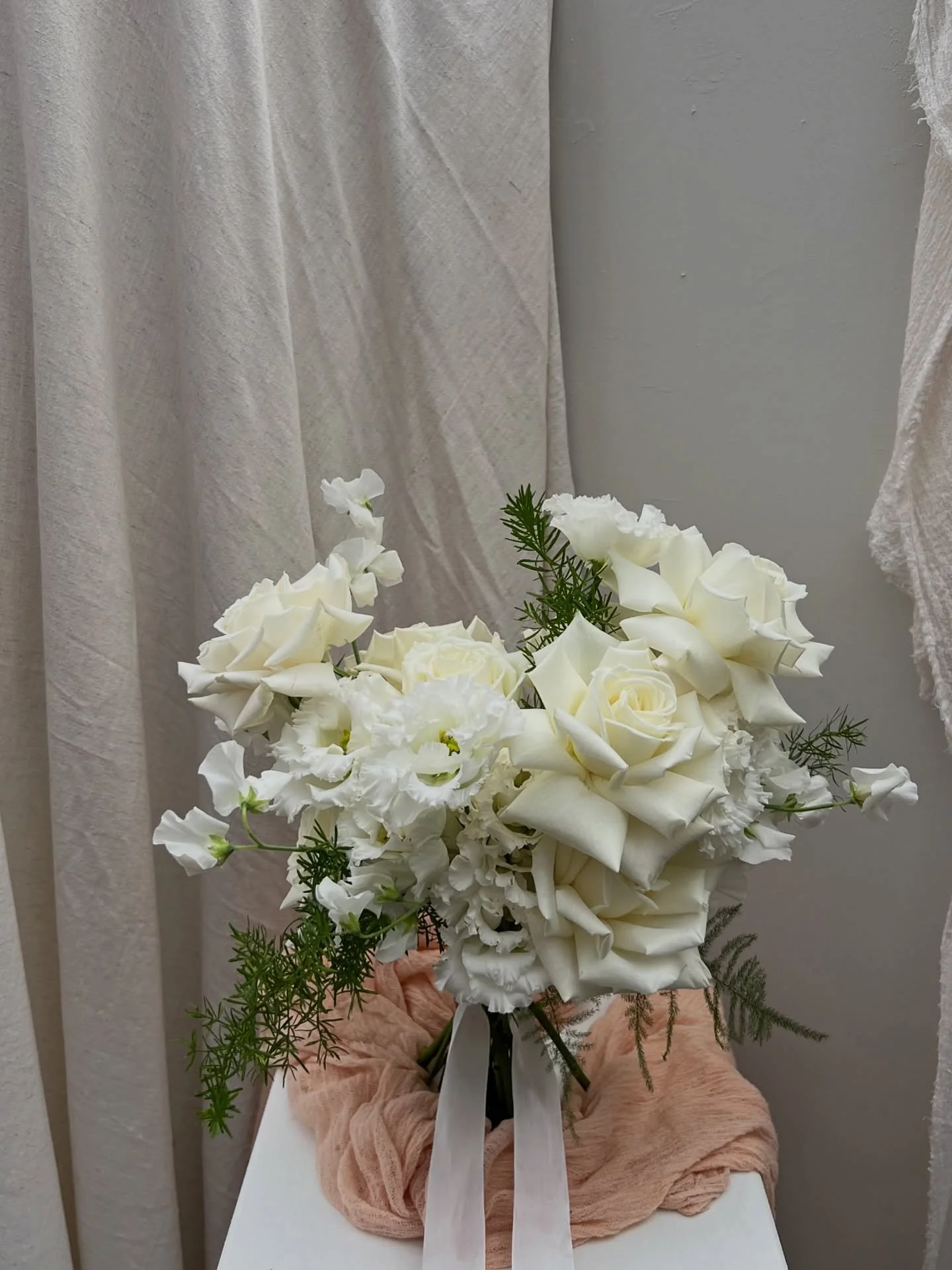 Wintery whites 🌥️

.
#bridal #weddingflowers #norfolkwedding #2026wedding #whitewedding