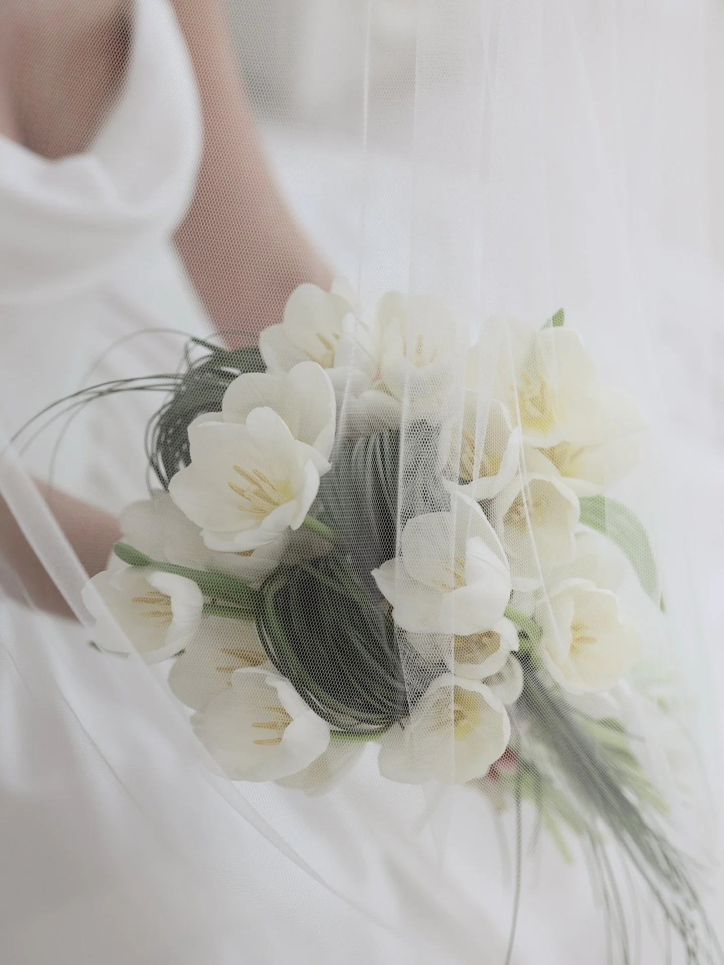 ☁️ ☁️☁️

Model - @ilariarose 
Gowns &amp; Bridal Store - @adella_bridal X @mwlbride 
Make Up - @carleyhallmakeup 
Hairstylist - @flamingoamyhair 
Florist - @wild_flori_ 
Photographer - @maeegency X @by.maegency