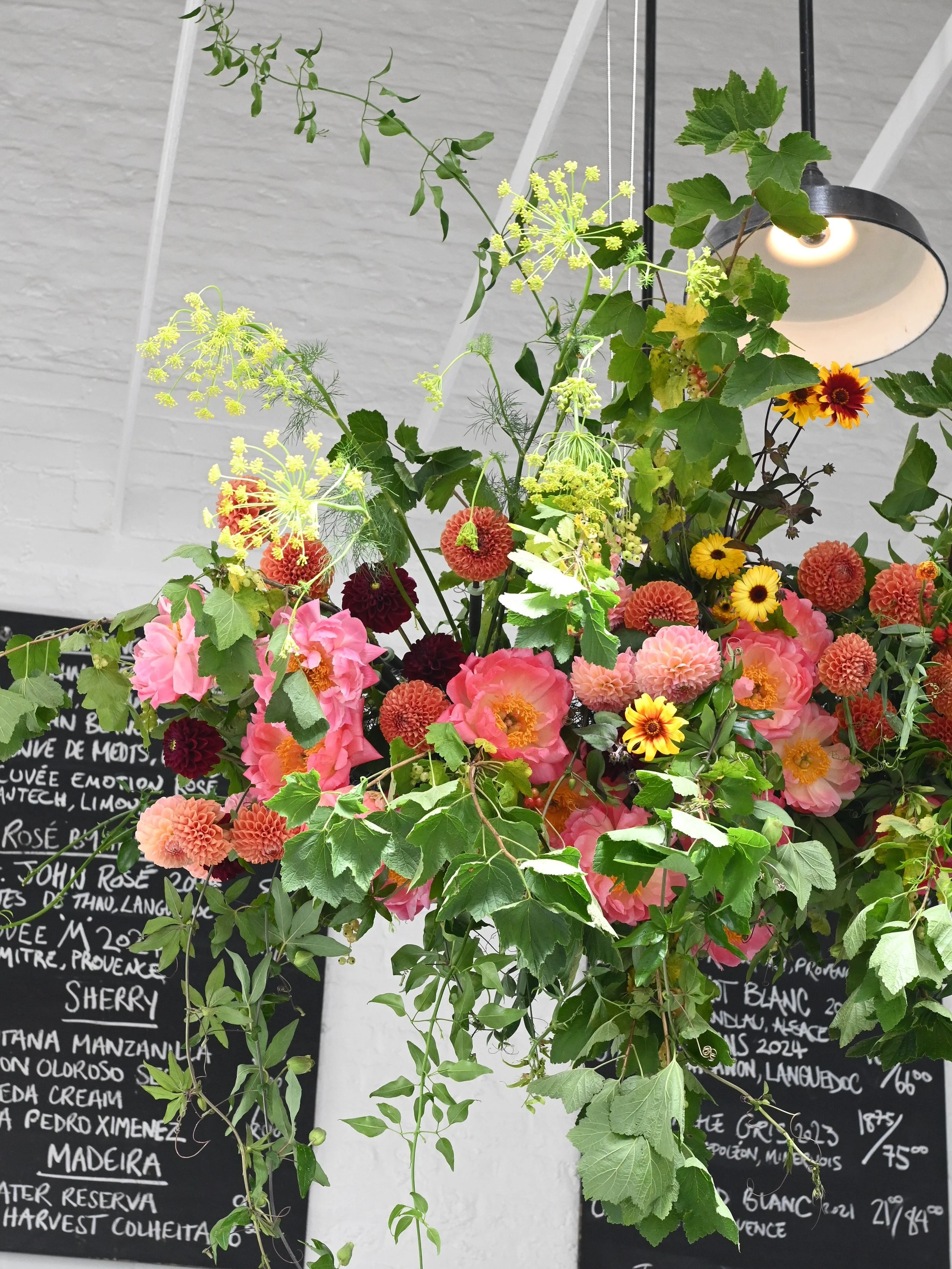 June at St John ❤️&zwj;🔥 for R&amp;F 

The sweet spot where Peony and Dahlia season meet, mixed with fiery Geums, fragrant Dill, Heleniem, Italian grape, Jasmine &amp; Passionflower