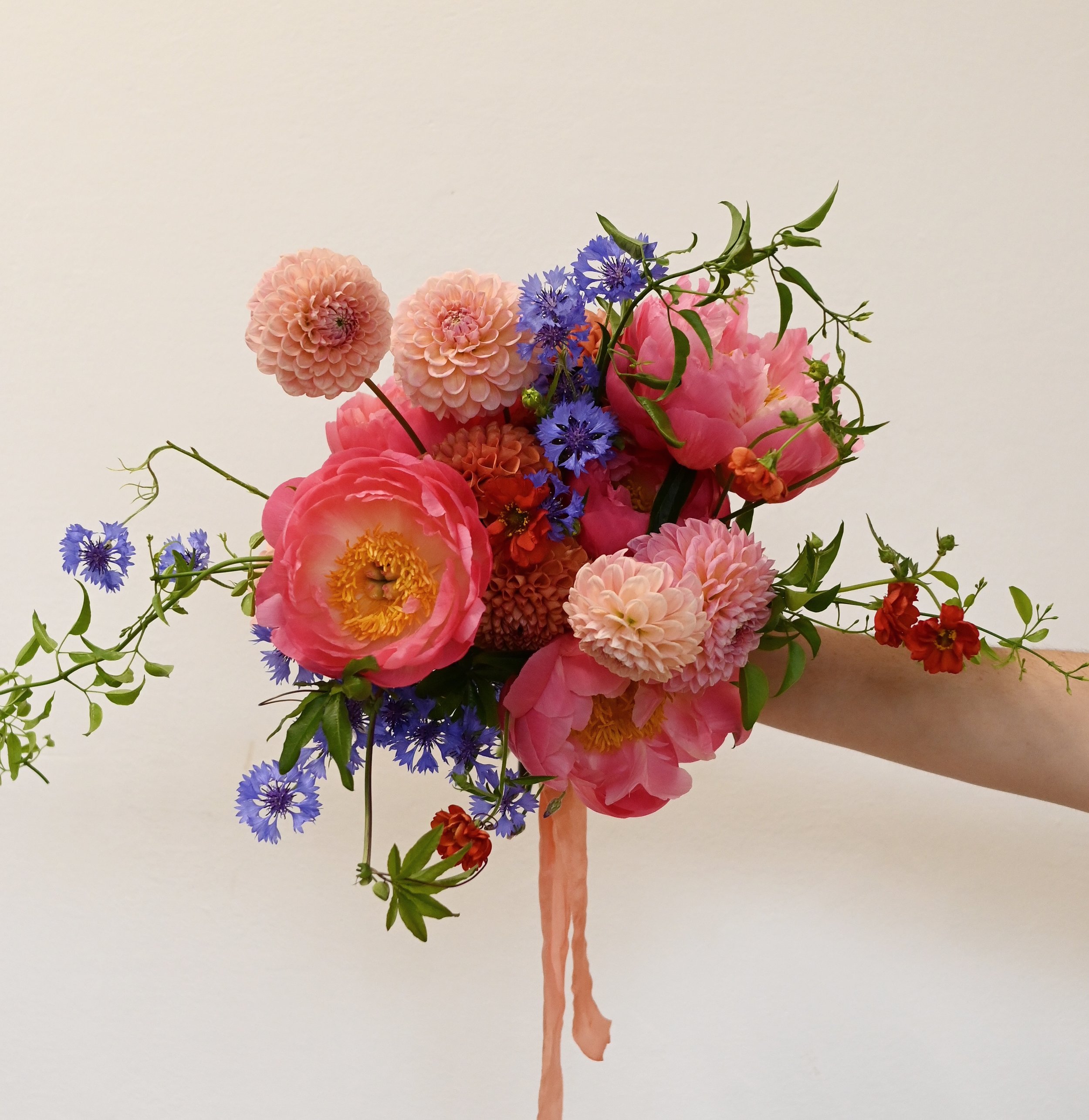 Fiery June bridal 💗🔥💙

#junewedding #weddingflowers #summerwedding #weddingflorist