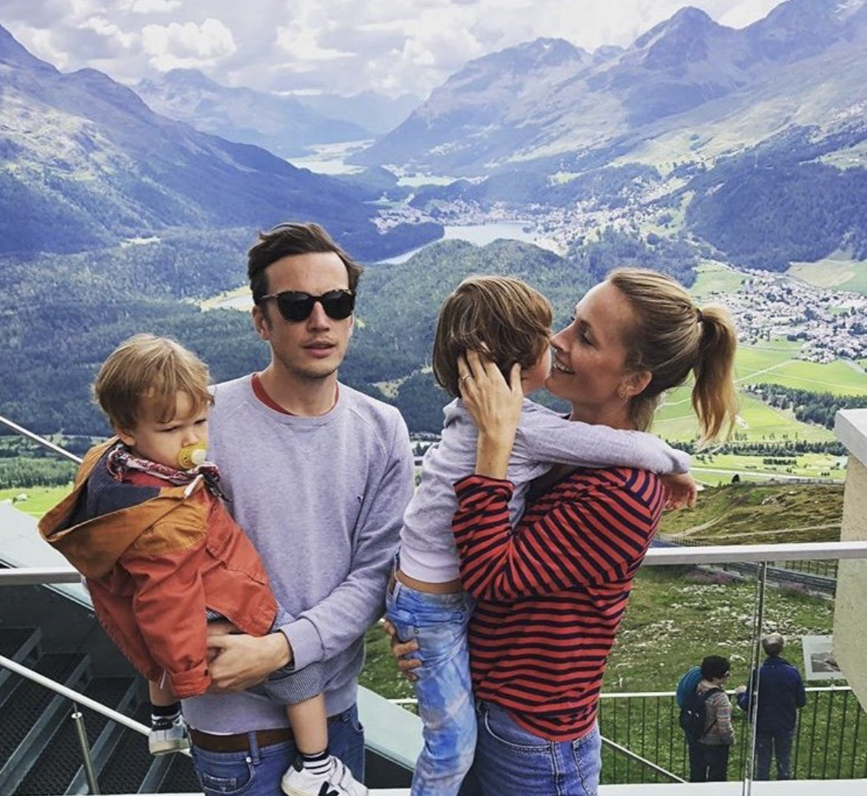 AM/PM WITH SARA SCHUMANN