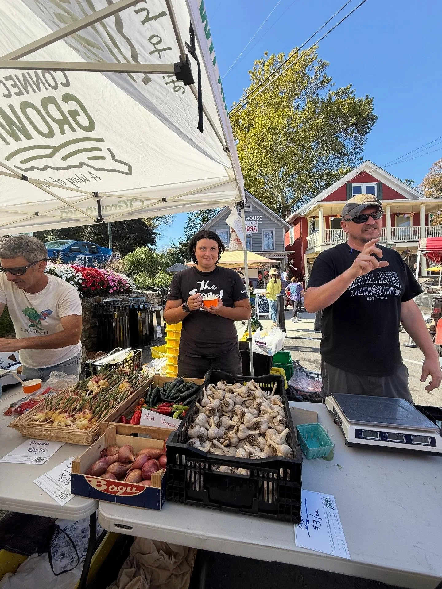 😍😍
The Chester Sunday Market may be over, but farming the land certainly isn’t.
We will stay supporting our local farmers and continue to bring you the freshest dishes possible 🍽️ 
Shout out to two of our favorites, @huntsbrookfarm and @w