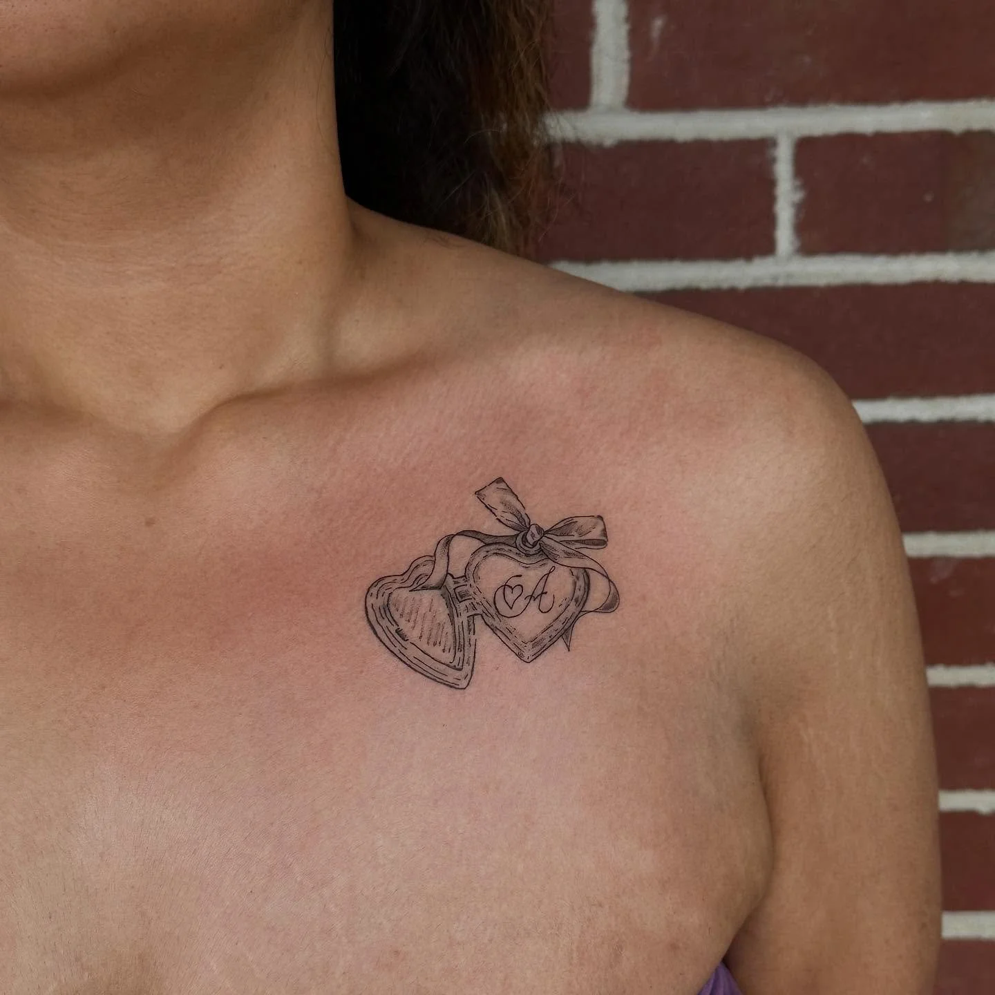 Pretty locket ❤️ #locket #lockettattoo #lineworktattoo #blackandgraytattoo #delicatetattoo #finelinetattoo #prettytattoo #girlytattoo #femininetattoo #femaletattooartist