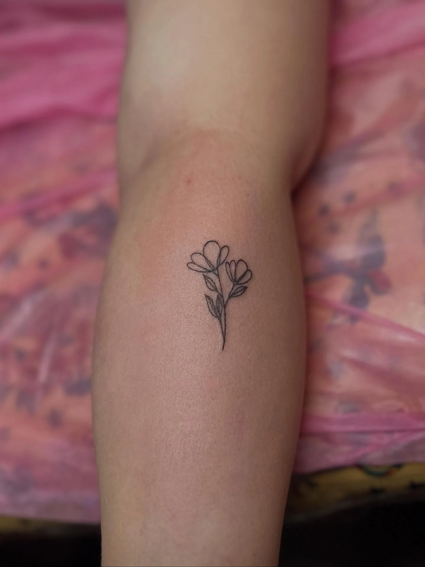 A bunch of cute little fine line pieces from last weeks flash sale! 🩷 #tinytattoos #finelinetattoo #finelinetattooartist #daintytattoo #cutetattoo #tattooflash #femaletattooartist #womanownedbusiness