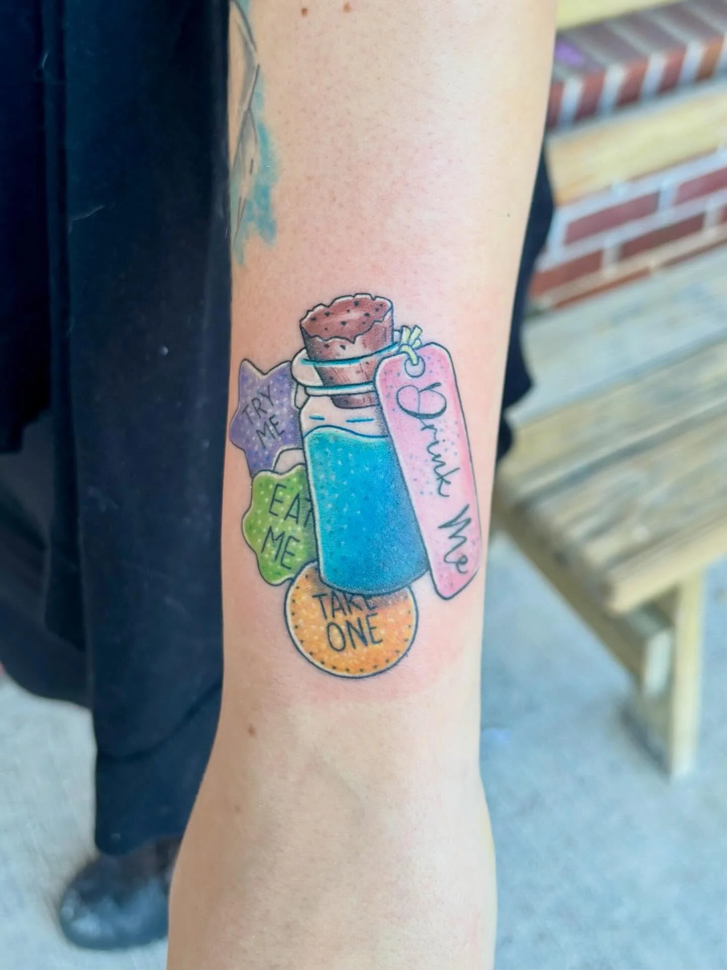 Fun color piece for a new client up visiting from Alabama! #aliceinwonderland #aliceinwonderlandtattoo #colortattoo #drinkme #eatme #cartoontattoo #girlytattoo #alicetattoo #potiontattoo #femaletattooartist #bostontattooartist