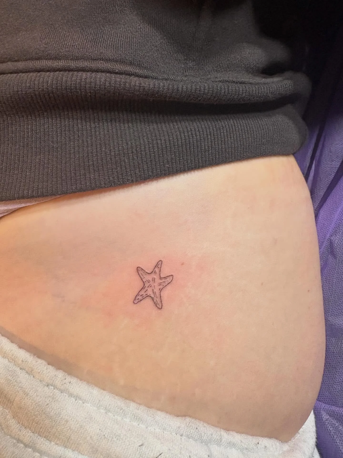 This teeeeny tiny starfish 😍 #daintytattoo #finelinetattoo #finelinetattooartist #linework #tinytattoo #girlytattoo #aesthetictattoos #femaletattooer #starfishtattoo